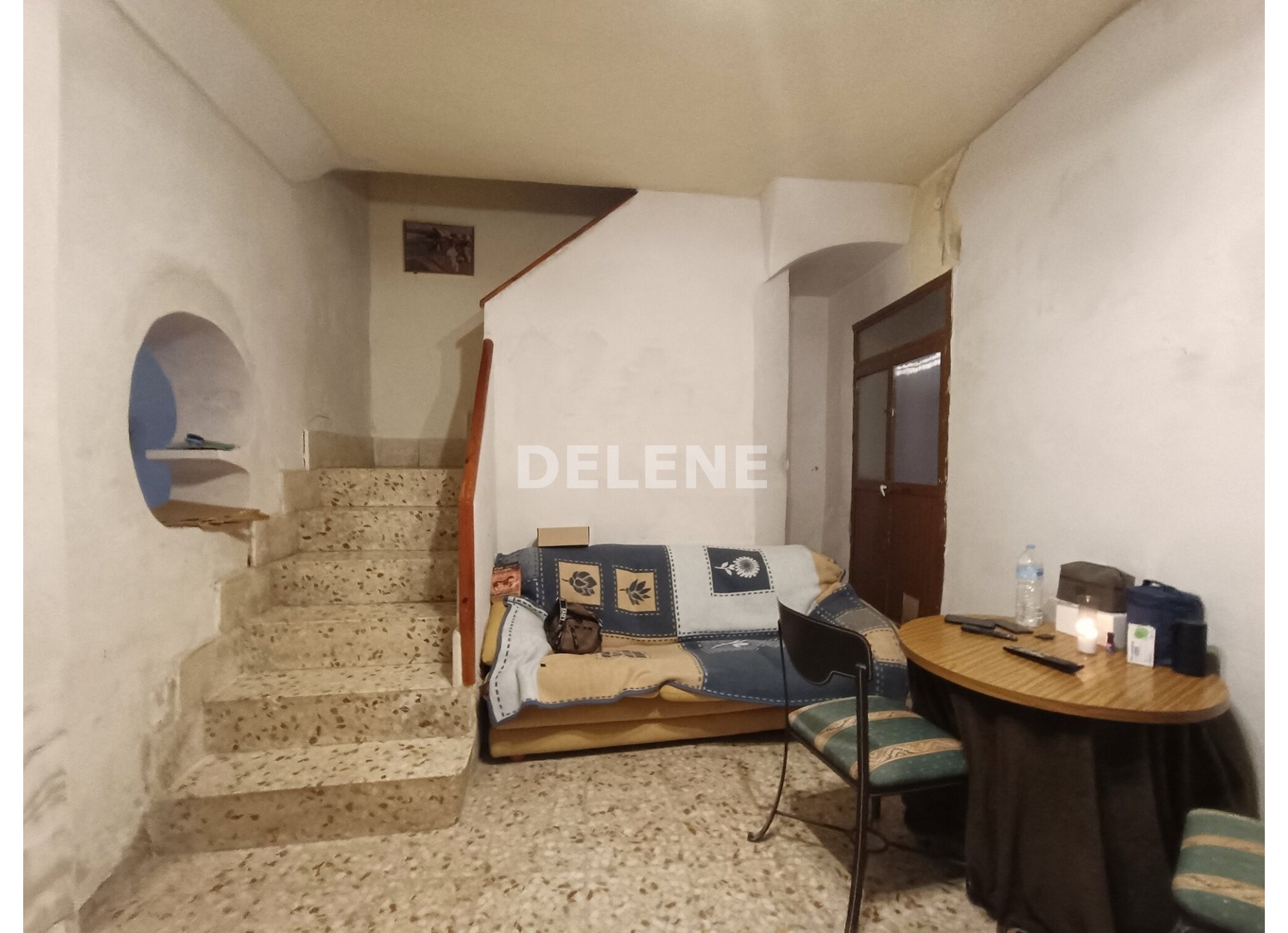 2744 CASA PRÓXIMA A CALLE ERAS