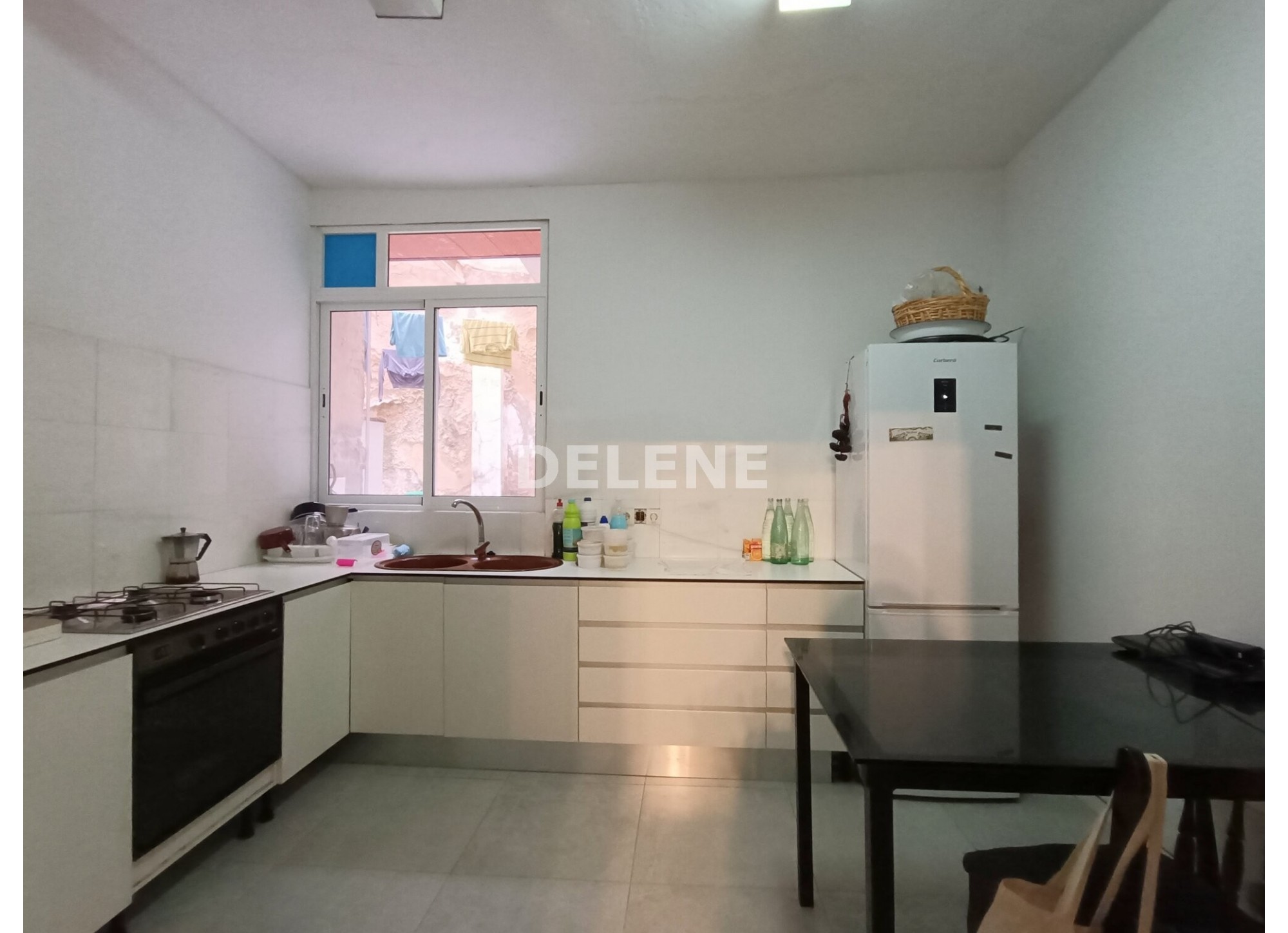 2744 CASA PRÓXIMA A CALLE ERAS