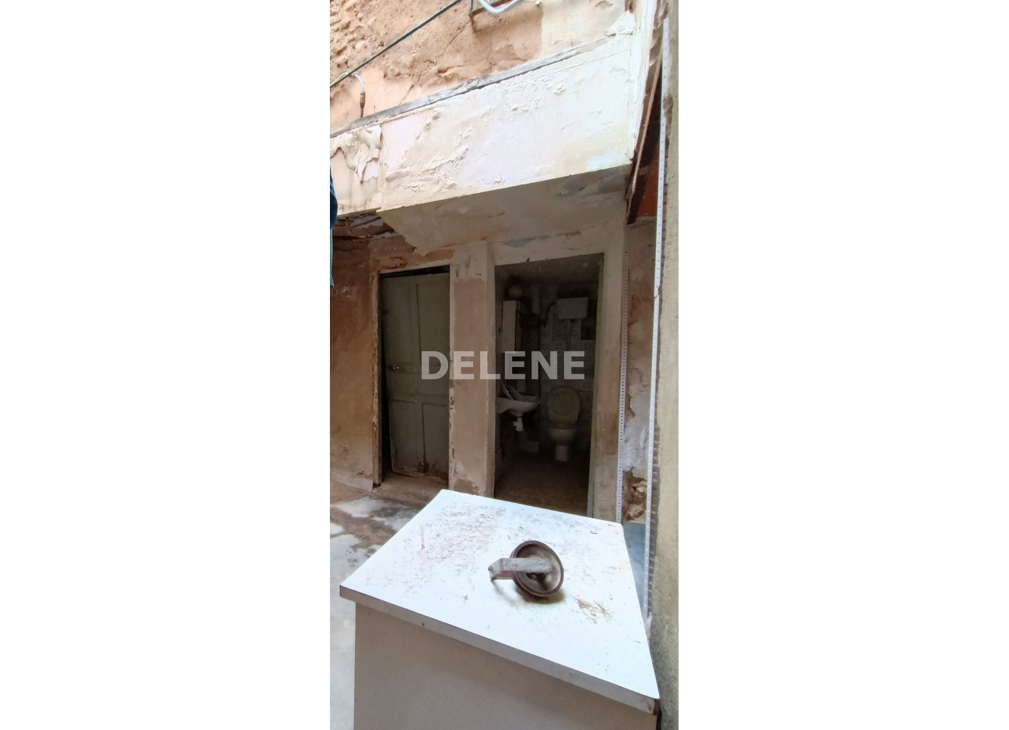 2744 CASA PRÓXIMA A CALLE ERAS