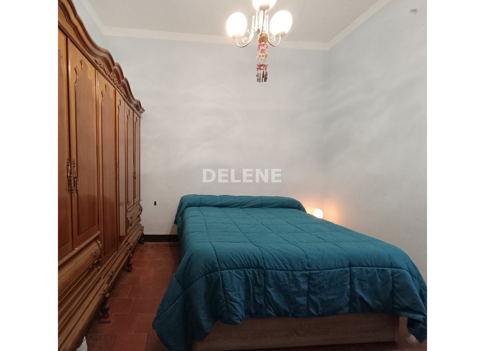 2744 CASA PRÓXIMA A CALLE ERAS