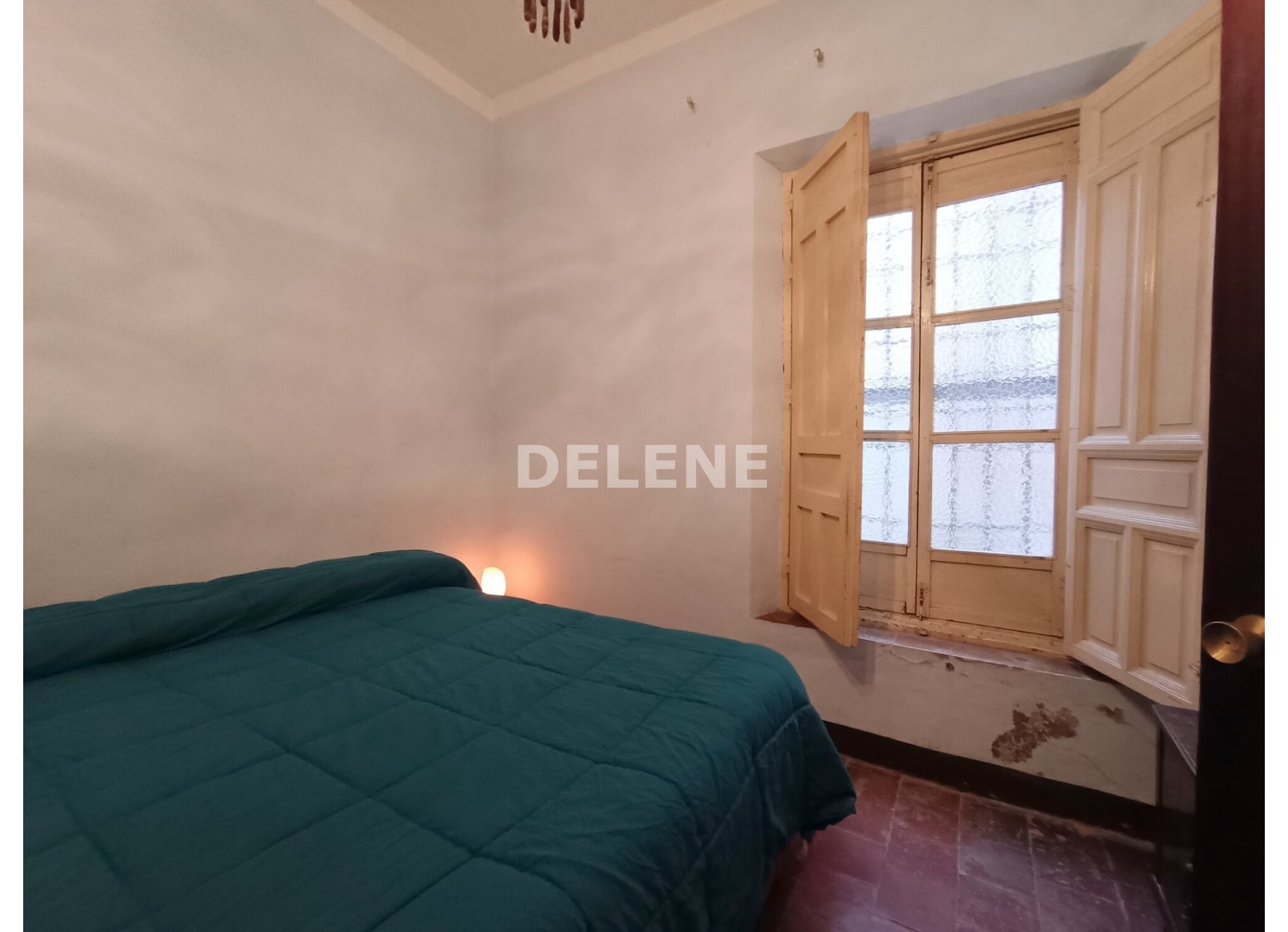 2744 CASA PRÓXIMA A CALLE ERAS