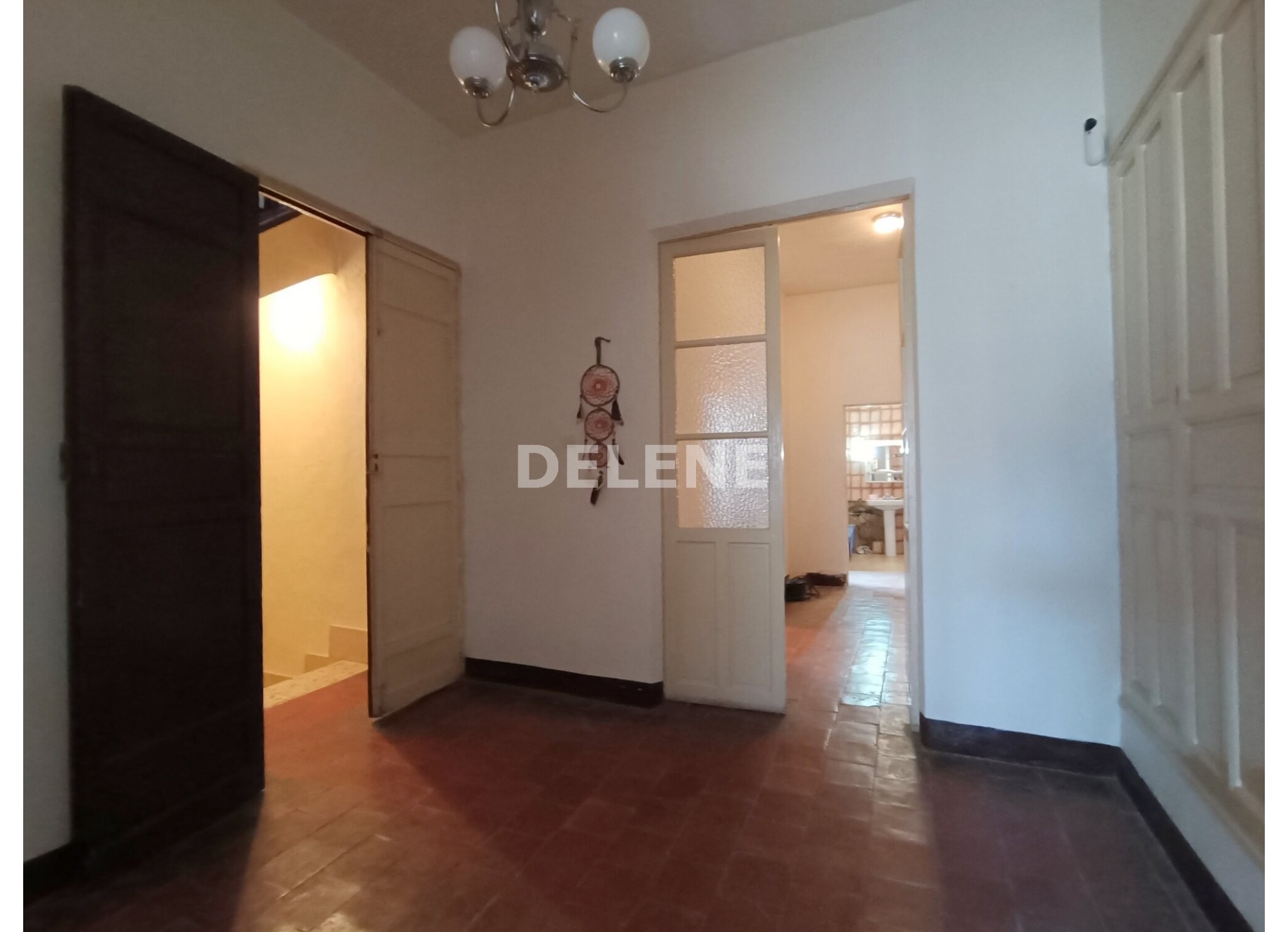 2744 CASA PRÓXIMA A CALLE ERAS