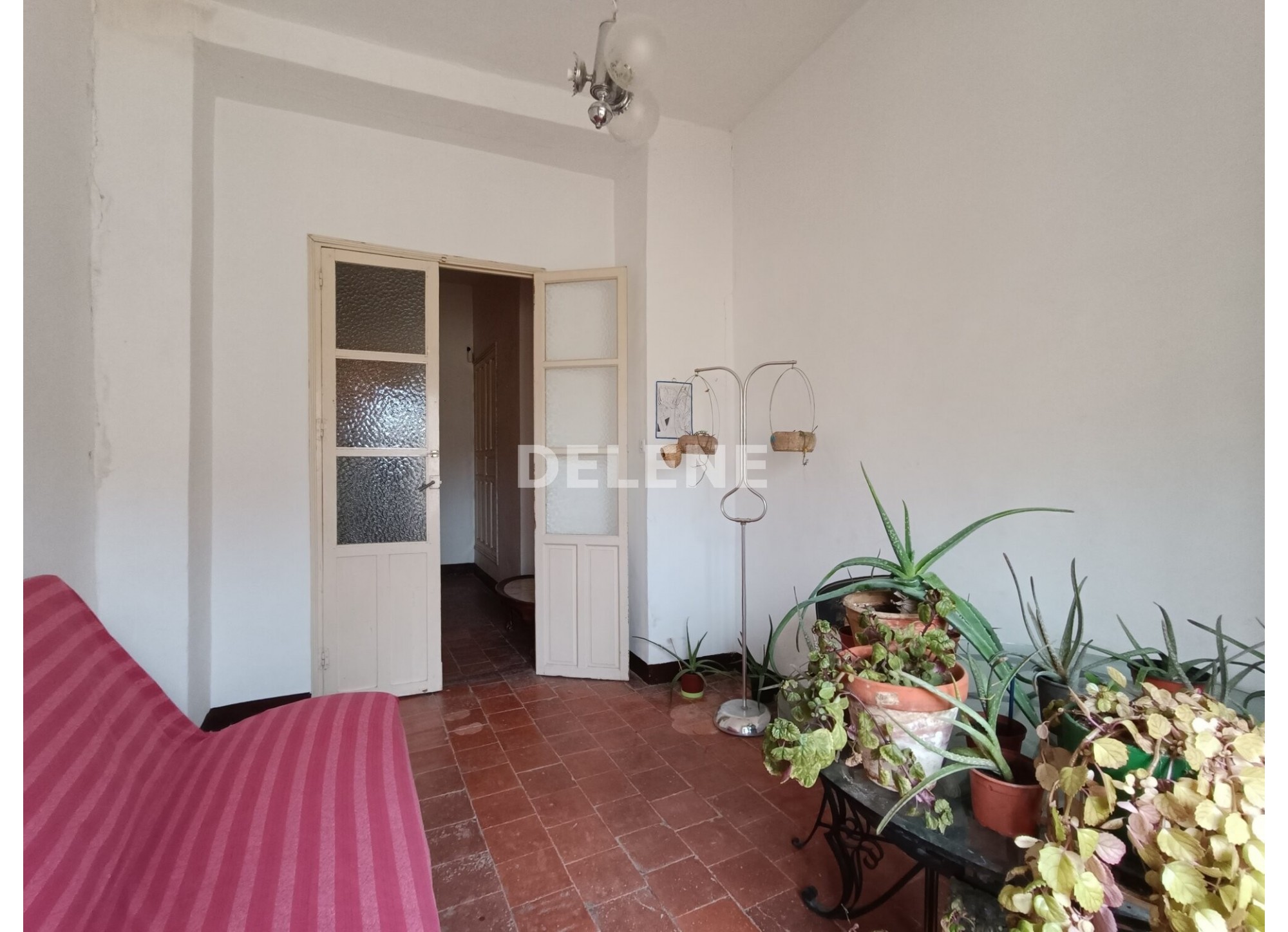 2744 CASA PRÓXIMA A CALLE ERAS