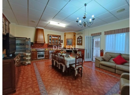 2750 PLANTA BAJA CON COCHERA, BARRIO DEL CARMEN