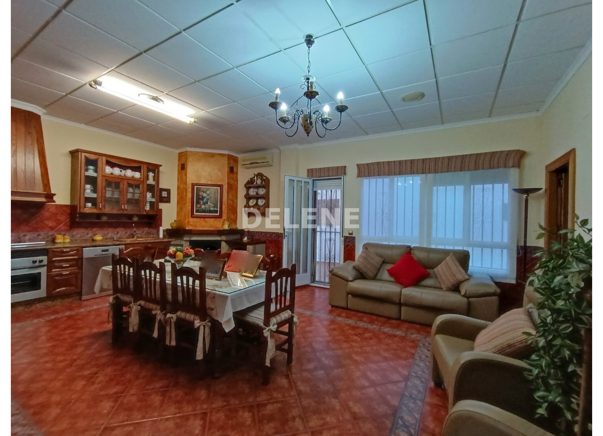 2750 PLANTA BAJA CON COCHERA, BARRIO DEL CARMEN