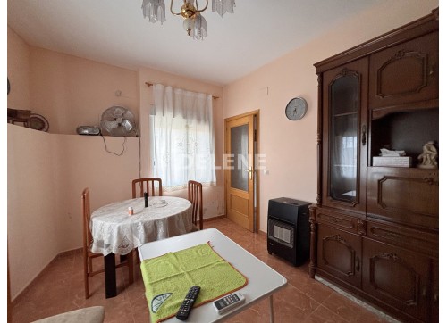 2766 CASA CON PATIO, PISCINA Y GARAJE, BARRIO GRAUS (ISSO)