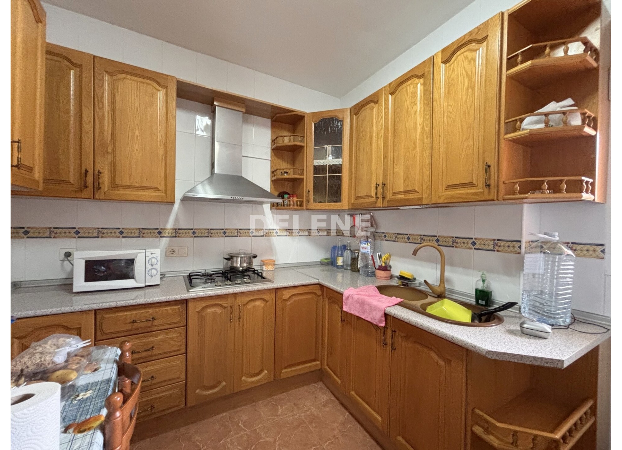 2766 CASA CON PATIO, PISCINA Y GARAJE, BARRIO GRAUS (ISSO)