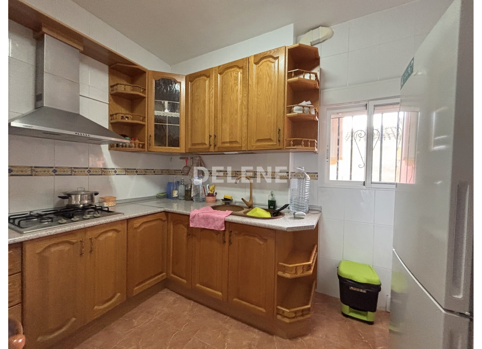 2766 CASA CON PATIO, PISCINA Y GARAJE, BARRIO GRAUS (ISSO)