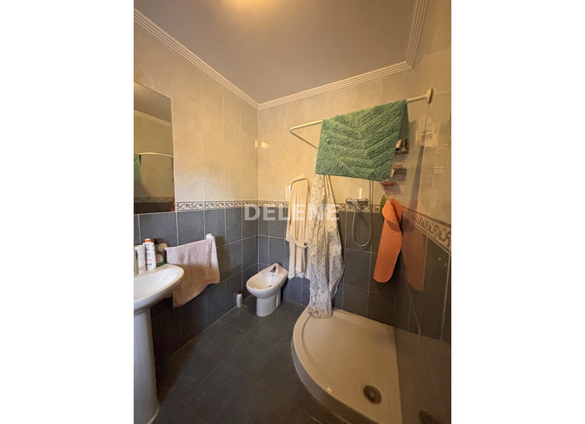 2766 CASA CON PATIO, PISCINA Y GARAJE, BARRIO GRAUS (ISSO)