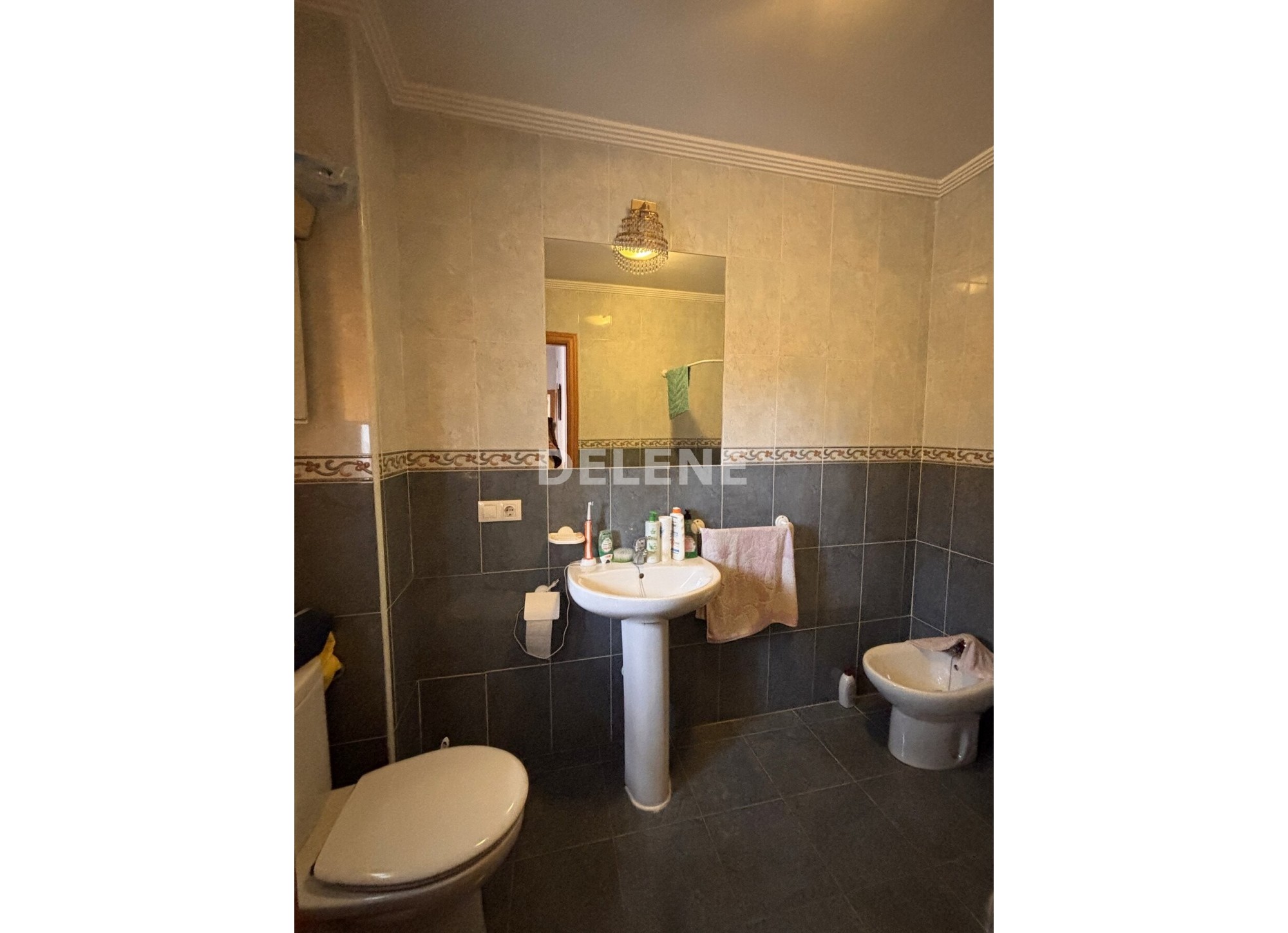 2766 CASA CON PATIO, PISCINA Y GARAJE, BARRIO GRAUS (ISSO)