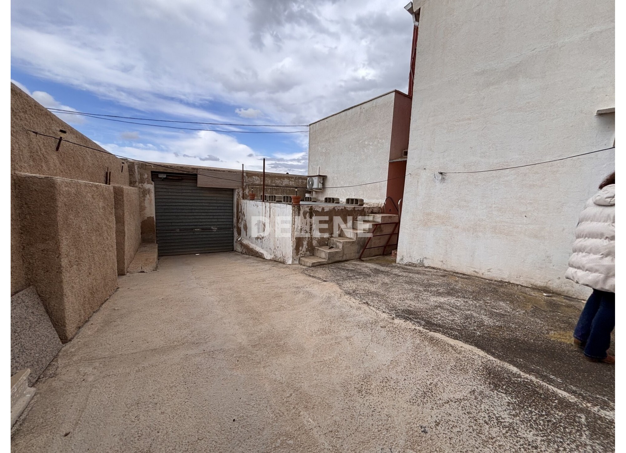 2766 CASA CON PATIO, PISCINA Y GARAJE, BARRIO GRAUS (ISSO)