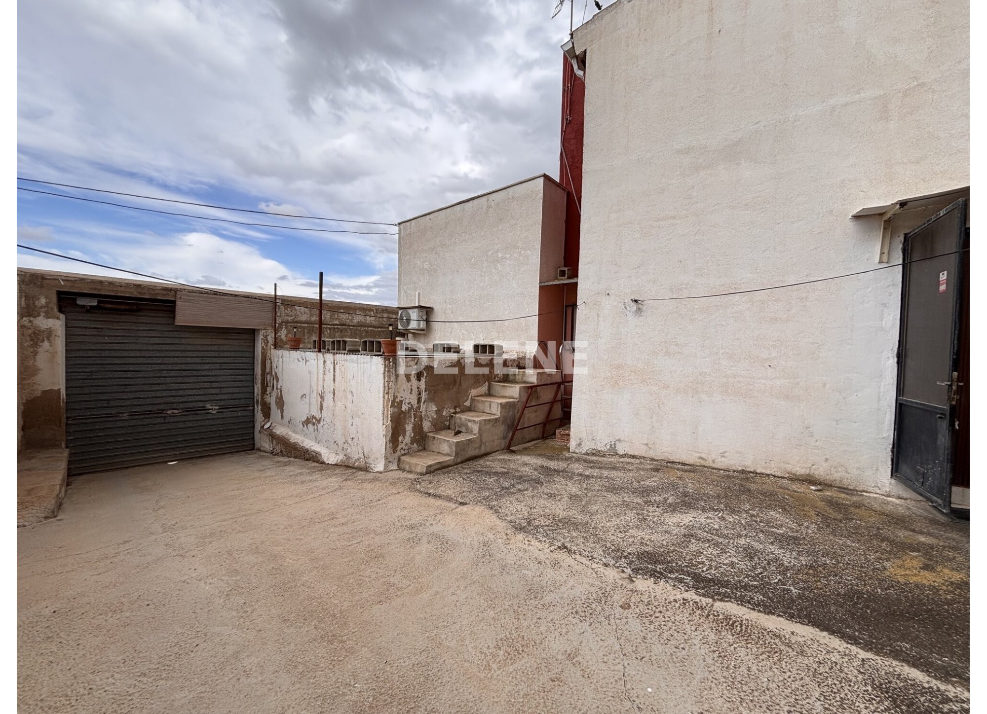 2766 CASA CON PATIO, PISCINA Y GARAJE, BARRIO GRAUS (ISSO)