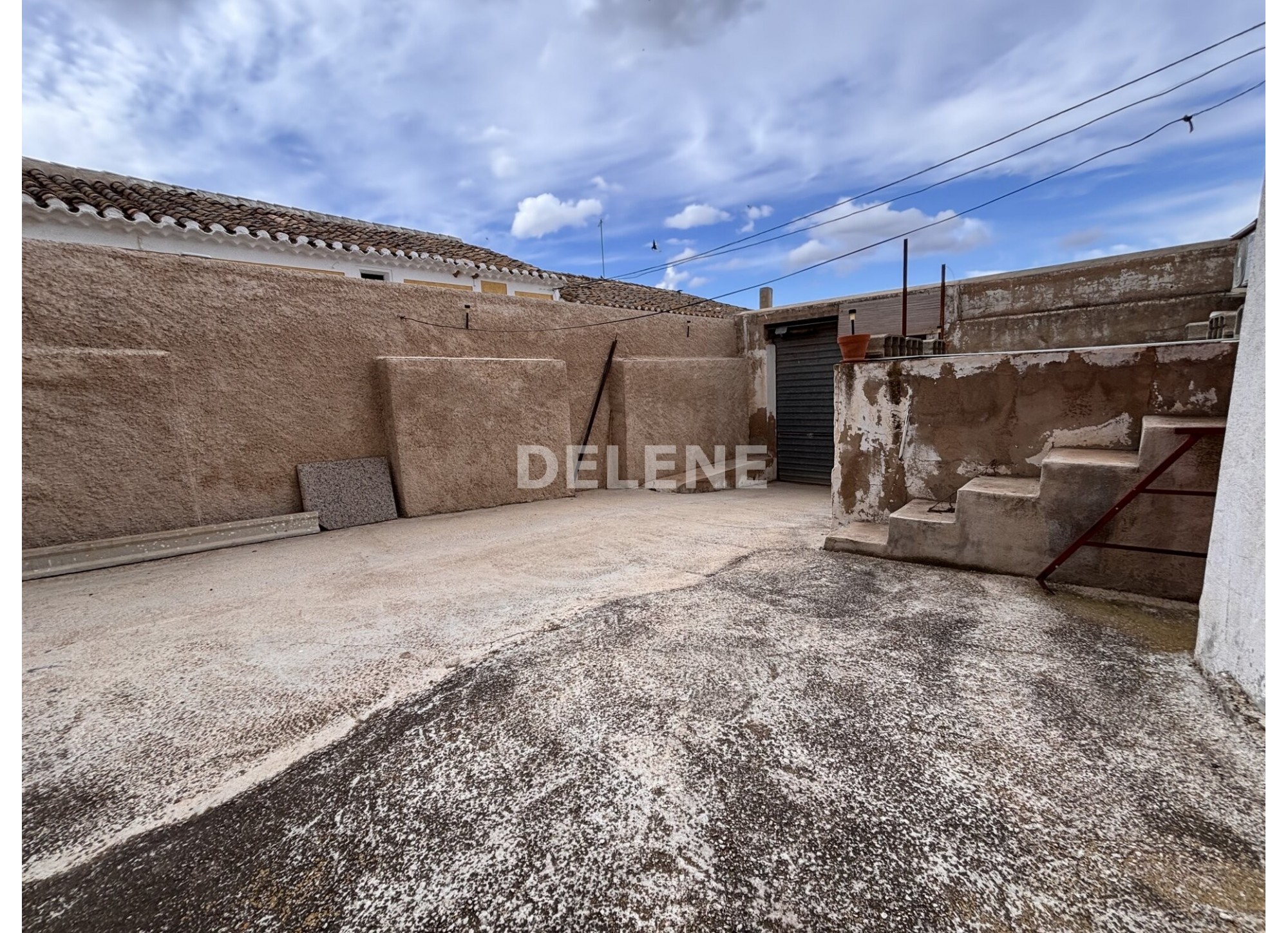 2766 CASA CON PATIO, PISCINA Y GARAJE, BARRIO GRAUS (ISSO)