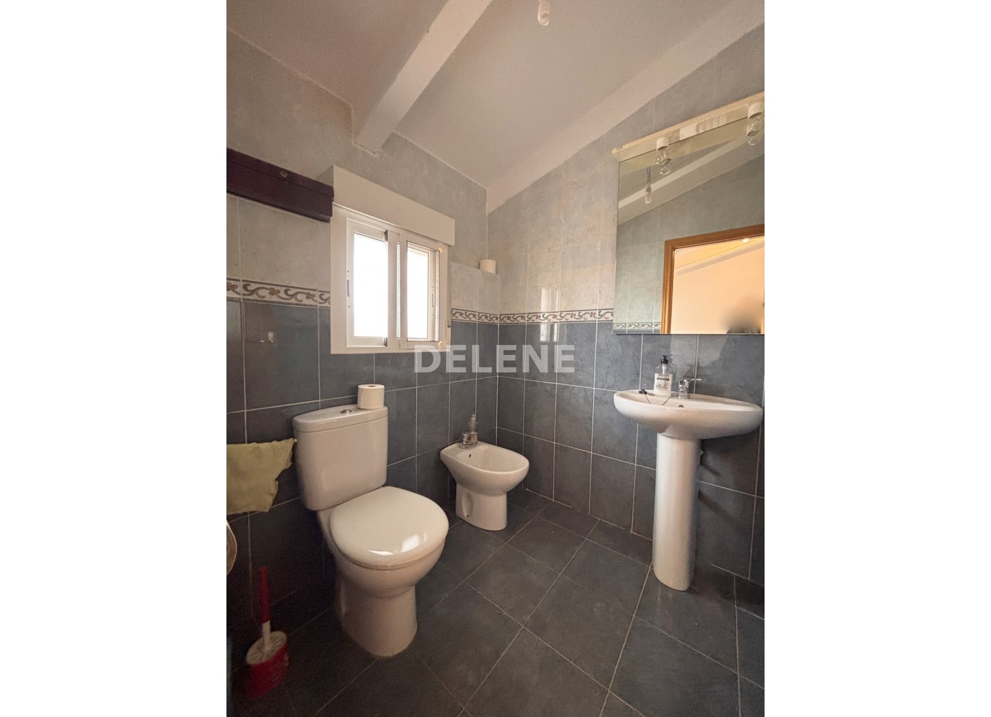 2766 CASA CON PATIO, PISCINA Y GARAJE, BARRIO GRAUS (ISSO)