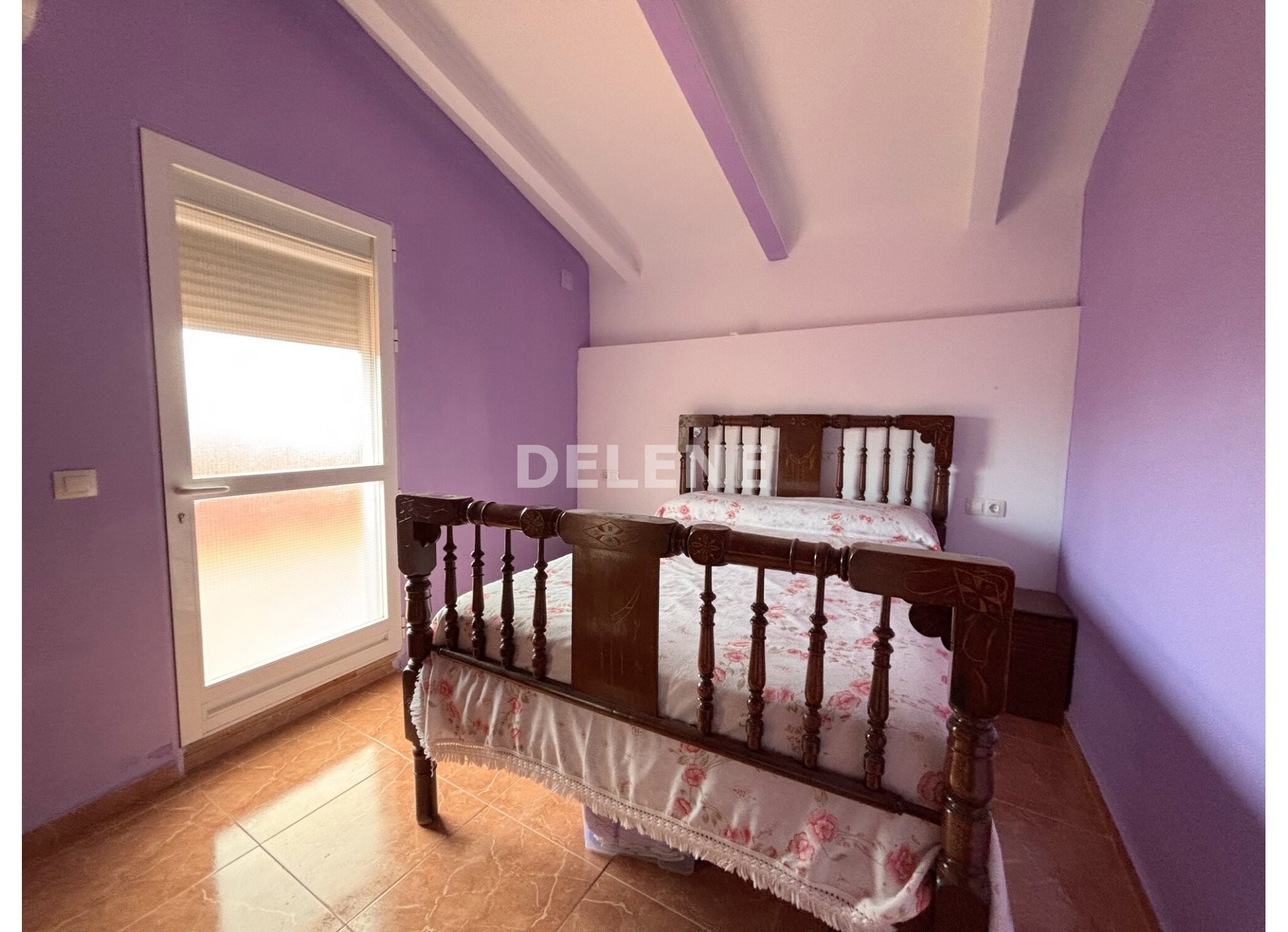 2766 CASA CON PATIO, PISCINA Y GARAJE, BARRIO GRAUS (ISSO)