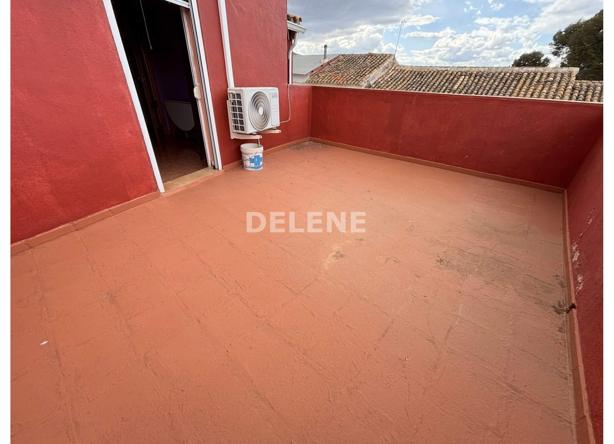 2766 CASA CON PATIO, PISCINA Y GARAJE, BARRIO GRAUS (ISSO)