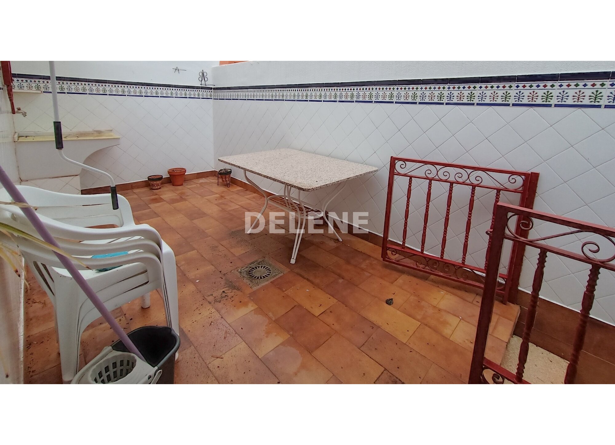 2767 ADOSADO CON PATIO Y PLAZA DE GARAJE, PRÓXIMO A HOSPITAL