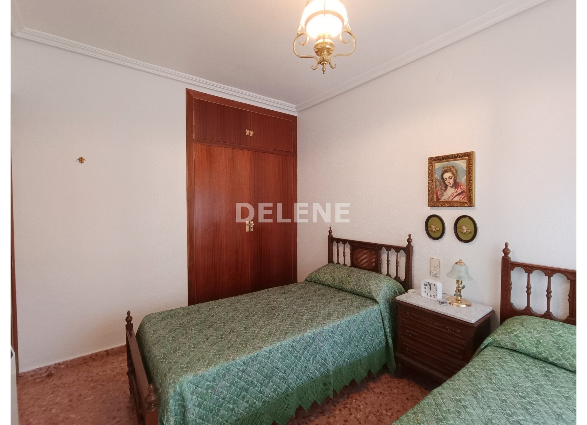 2767 ADOSADO CON PATIO Y PLAZA DE GARAJE, PRÓXIMO A HOSPITAL