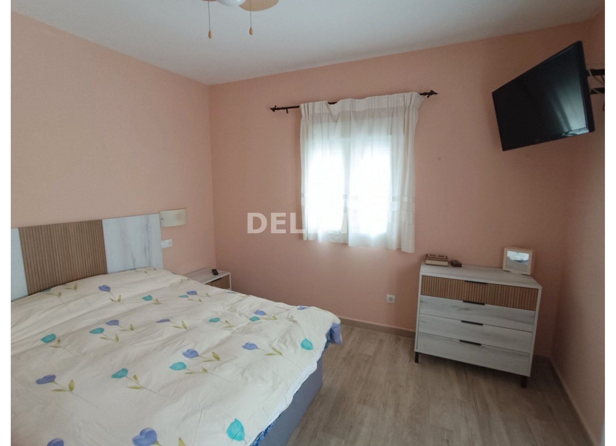 2772 CASA CON PATIO Y TERRAZA EN BARRIO MENDEZ, ISSO