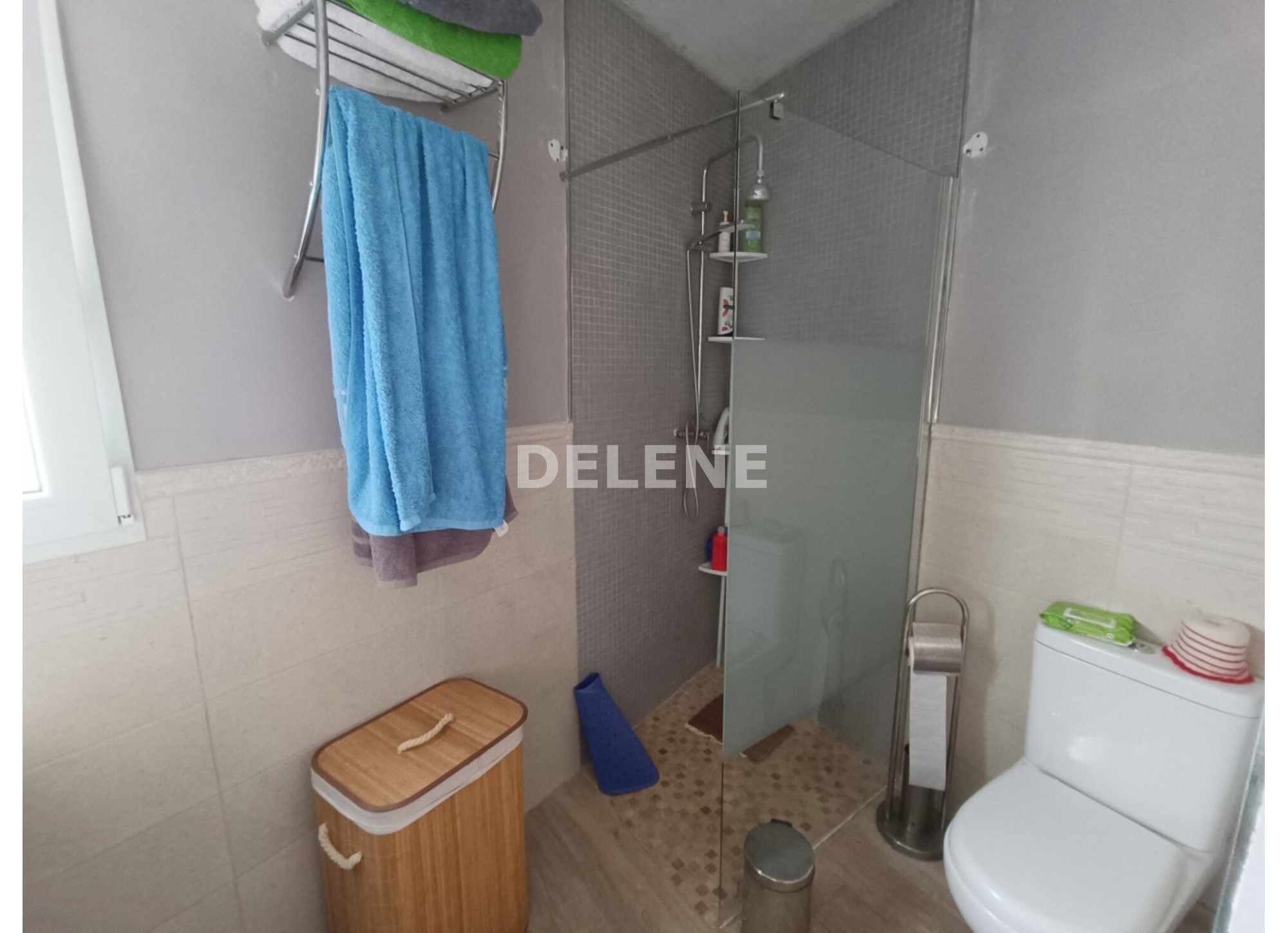 2772 CASA CON PATIO Y TERRAZA EN BARRIO MENDEZ, ISSO