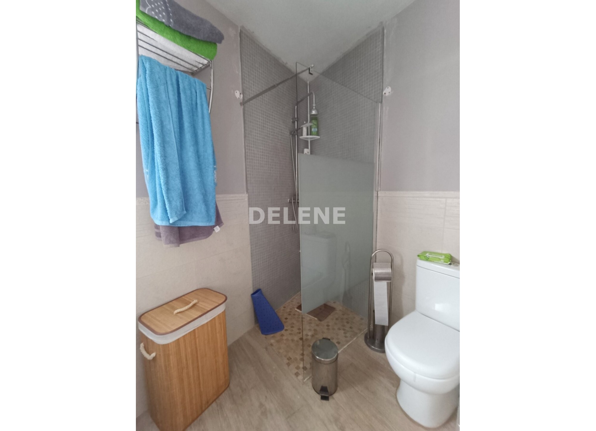 2772 CASA CON PATIO Y TERRAZA EN BARRIO MENDEZ, ISSO