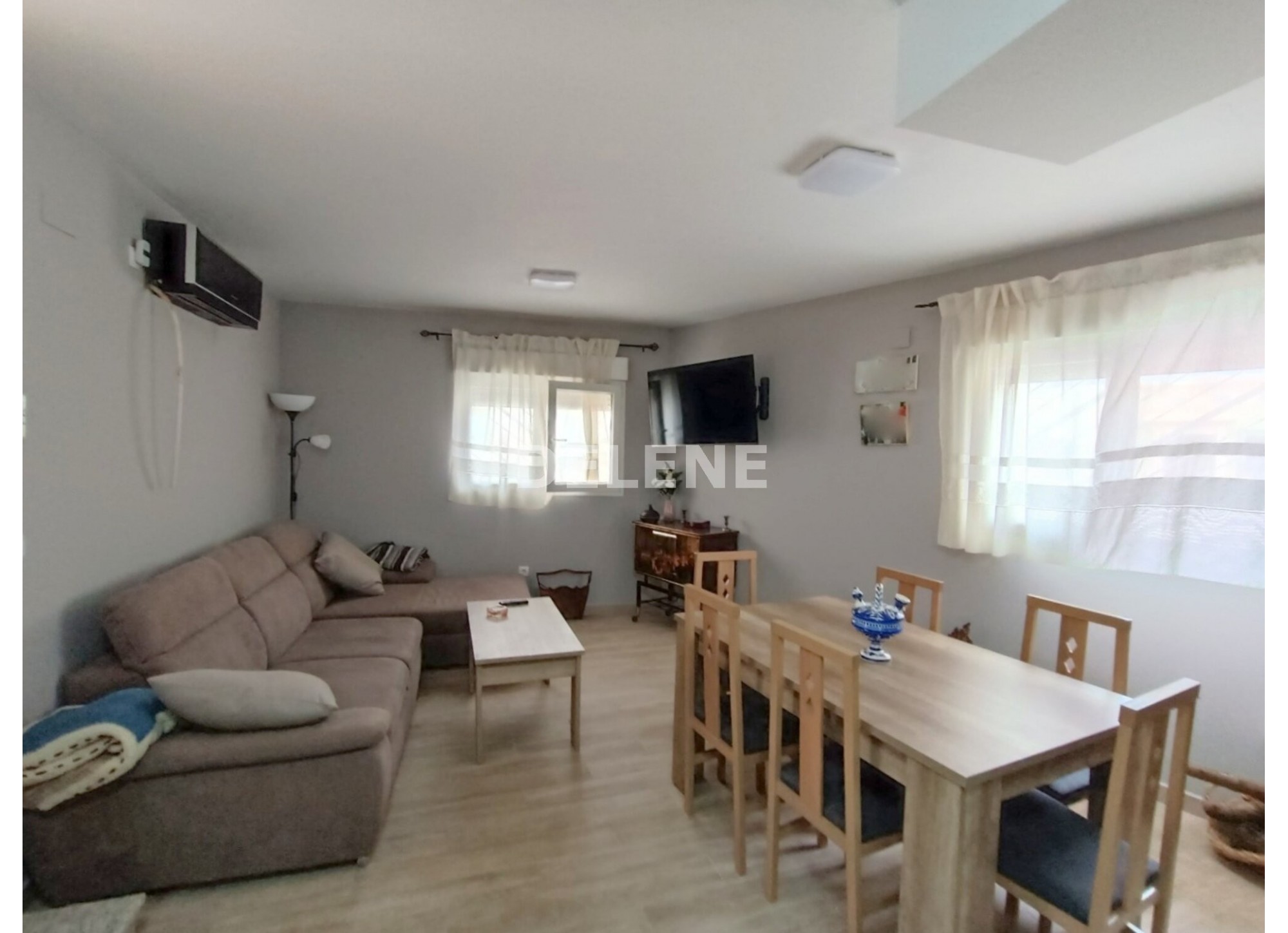 2772 CASA CON PATIO Y TERRAZA EN BARRIO MENDEZ, ISSO