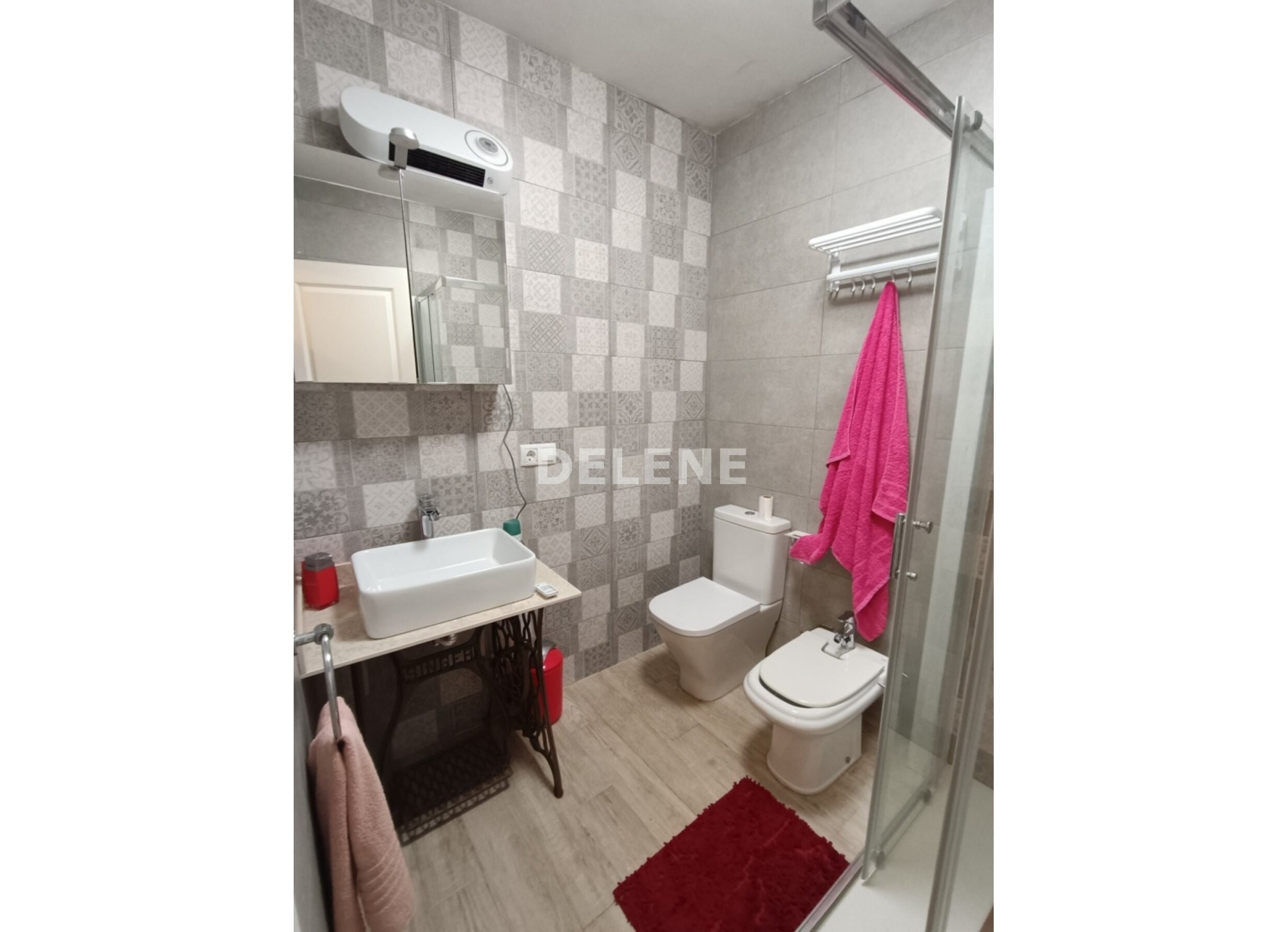 2772 CASA CON PATIO Y TERRAZA EN BARRIO MENDEZ, ISSO