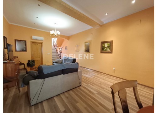 2774 CASA CON PATIO Y TERRAZA PRÓXIMA A CINE VICTORIA