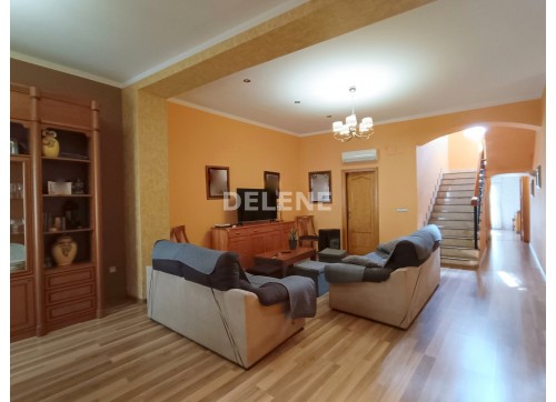 2774 CASA CON PATIO Y TERRAZA PRÓXIMA A CINE VICTORIA