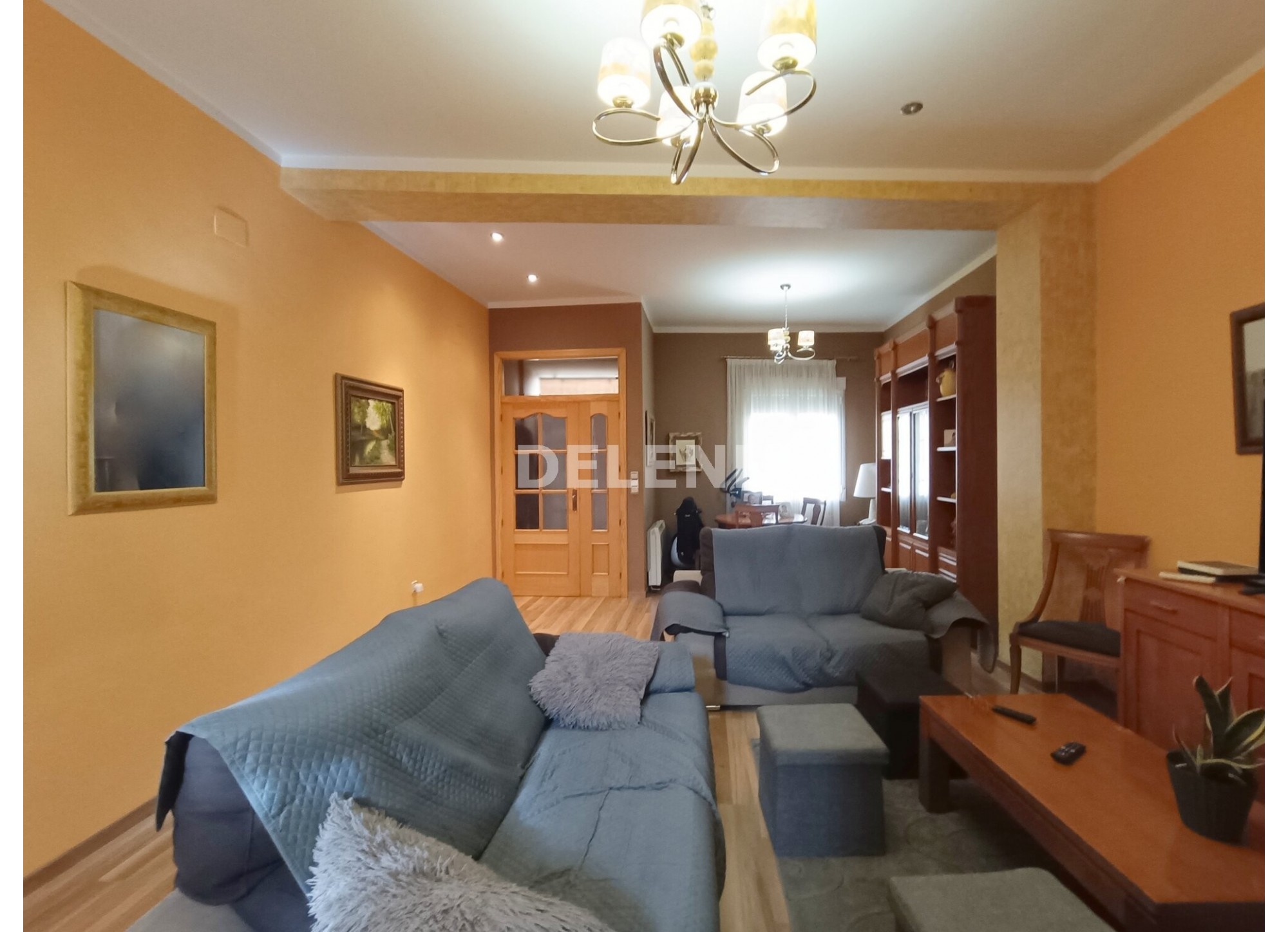 2774 CASA CON PATIO Y TERRAZA PRÓXIMA A CINE VICTORIA