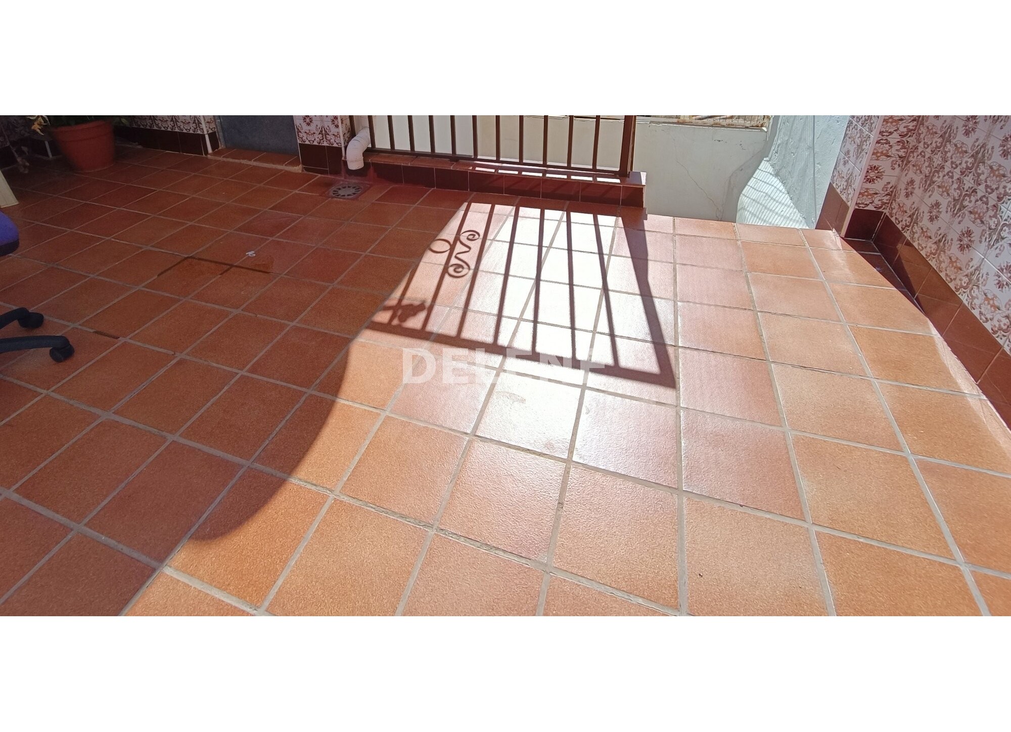 2774 CASA CON PATIO Y TERRAZA PRÓXIMA A CINE VICTORIA