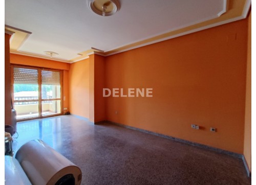 2780 PISO CON GARAJE Y TRASTERO, PRÓXIMO A COLEGIO MARTINEZ PARRAS