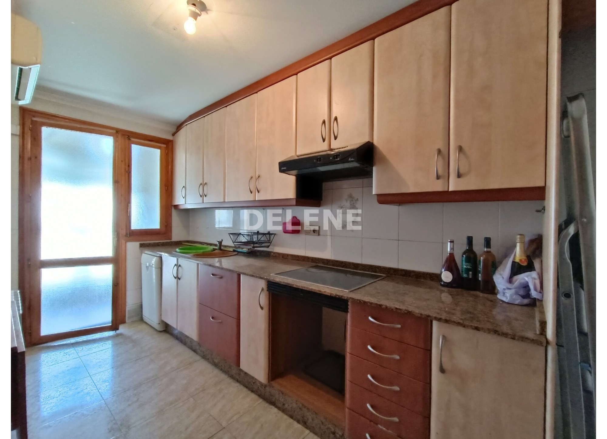 2780 PISO CON GARAJE Y TRASTERO, PRÓXIMO A COLEGIO MARTINEZ PARRAS