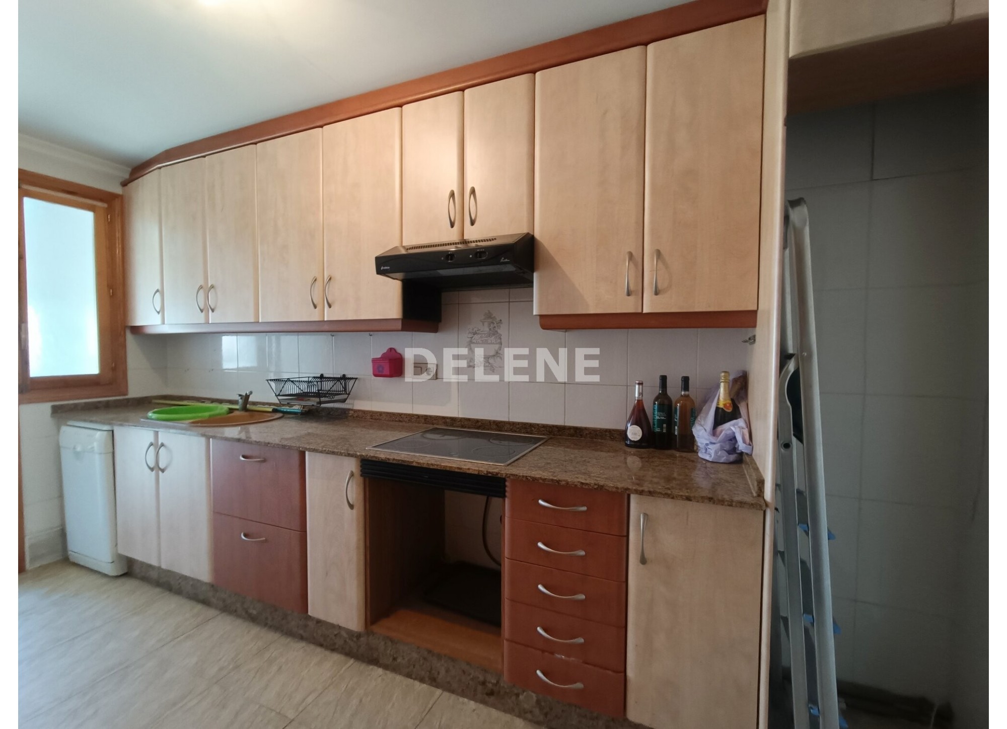 2780 PISO CON GARAJE Y TRASTERO, PRÓXIMO A COLEGIO MARTINEZ PARRAS