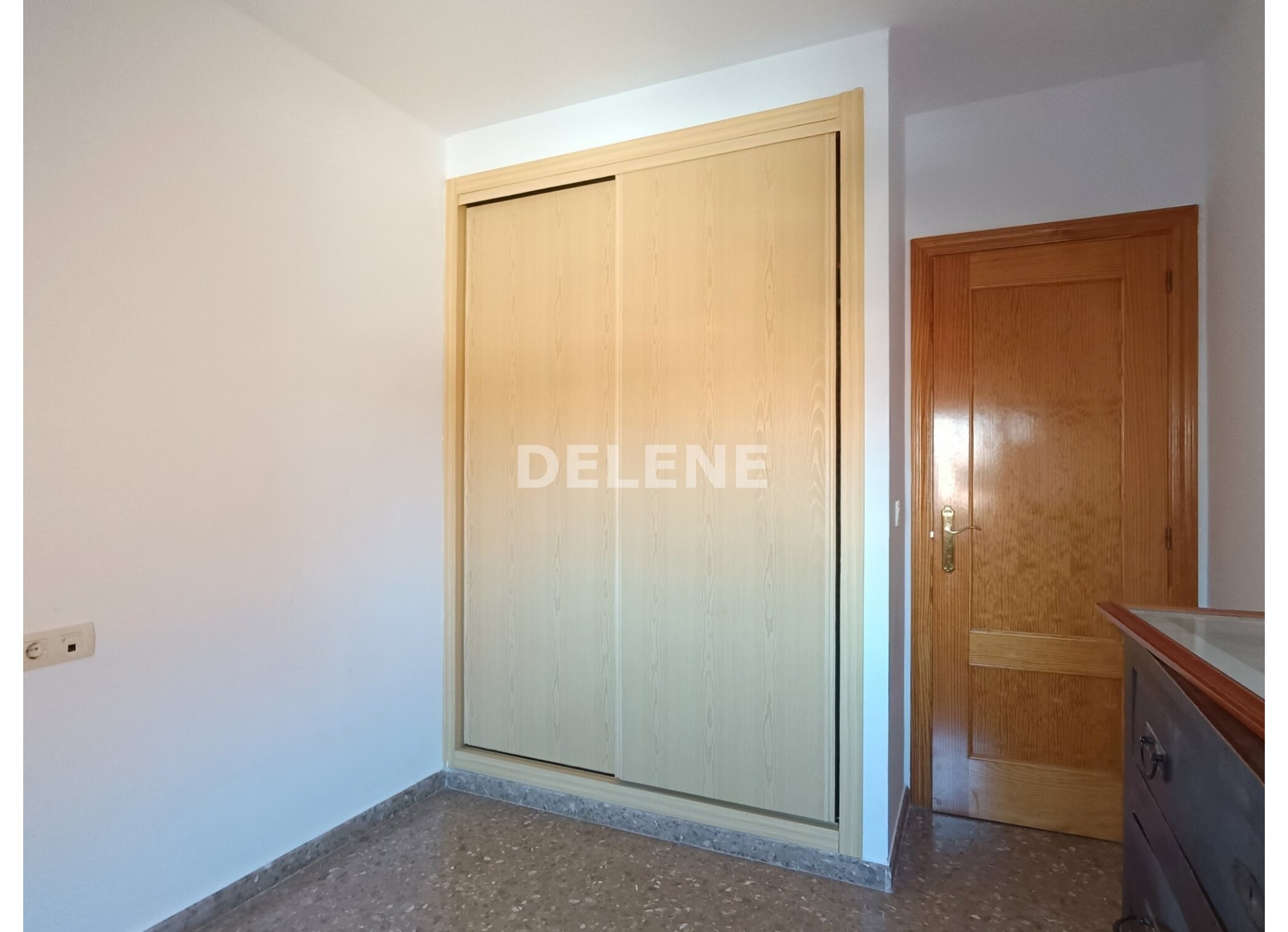 2781 PISO CON GARAJE, TRASTERO Y PISCINA COMUNITARIA, PRÓXIMO A MERCADONA