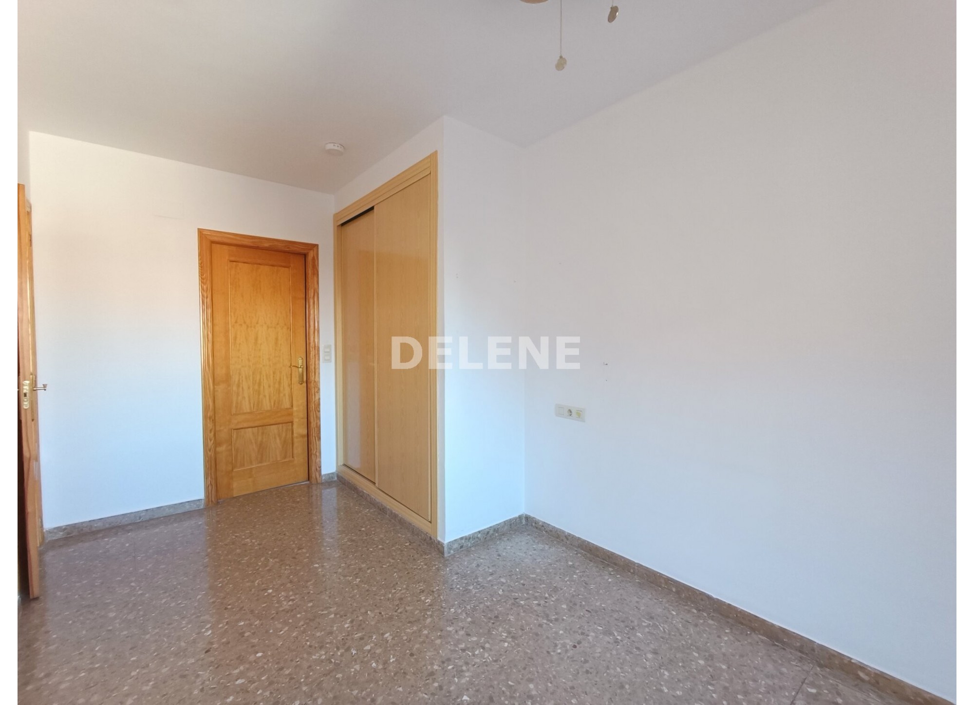 2781 PISO CON GARAJE, TRASTERO Y PISCINA COMUNITARIA, PRÓXIMO A MERCADONA