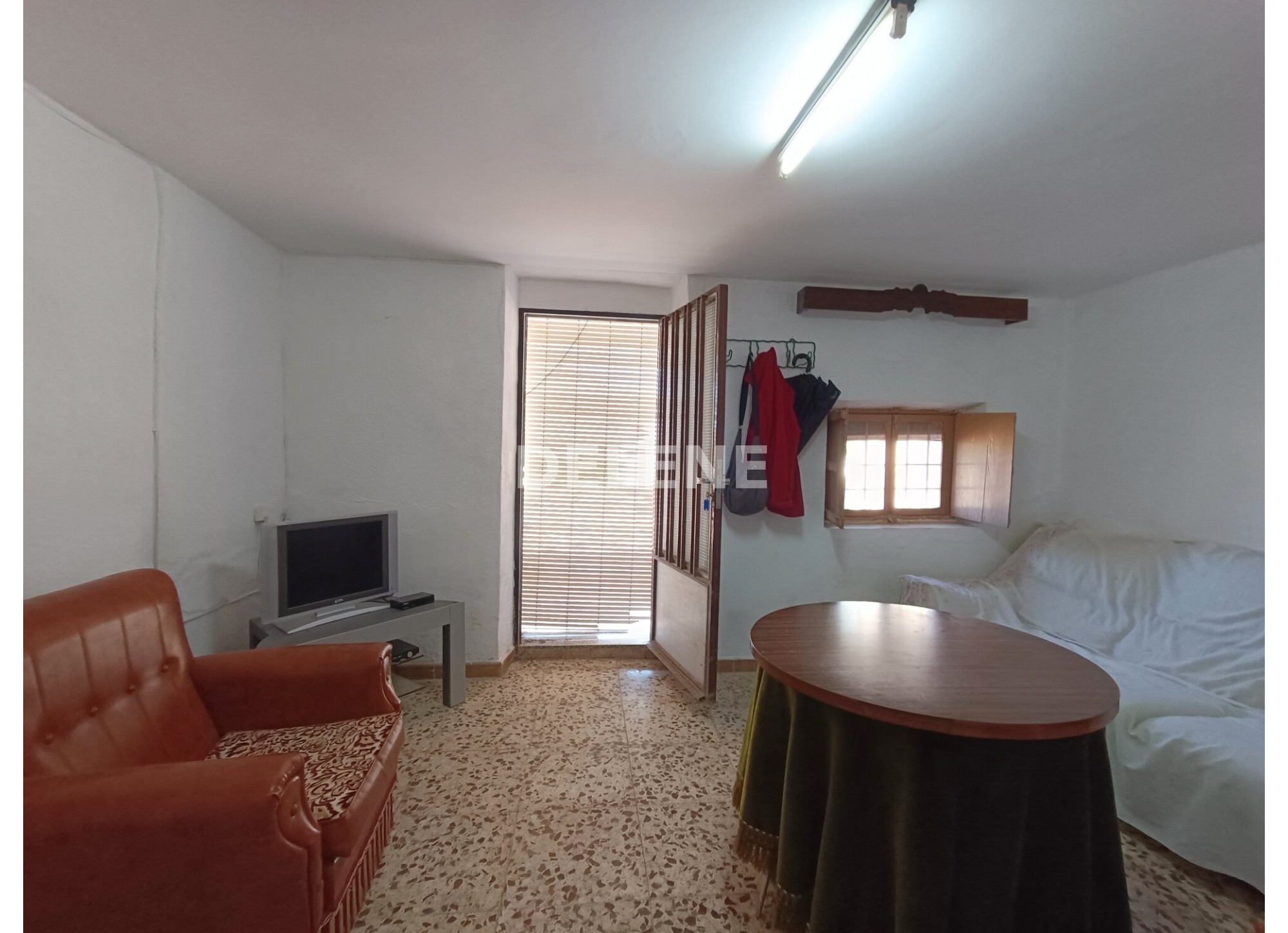 2783 CASA CON PATIO Y GARAJE EN ISSO