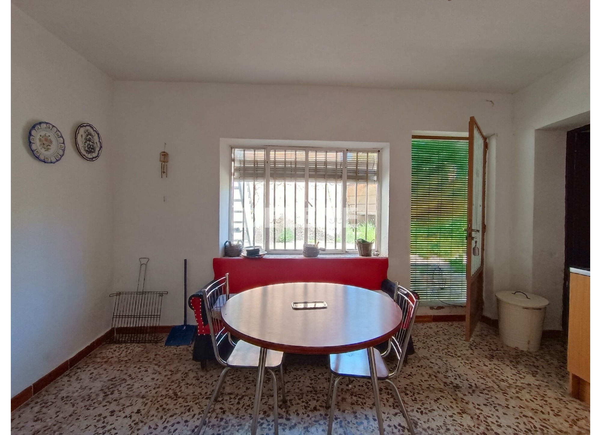 2783 CASA CON PATIO Y GARAJE EN ISSO