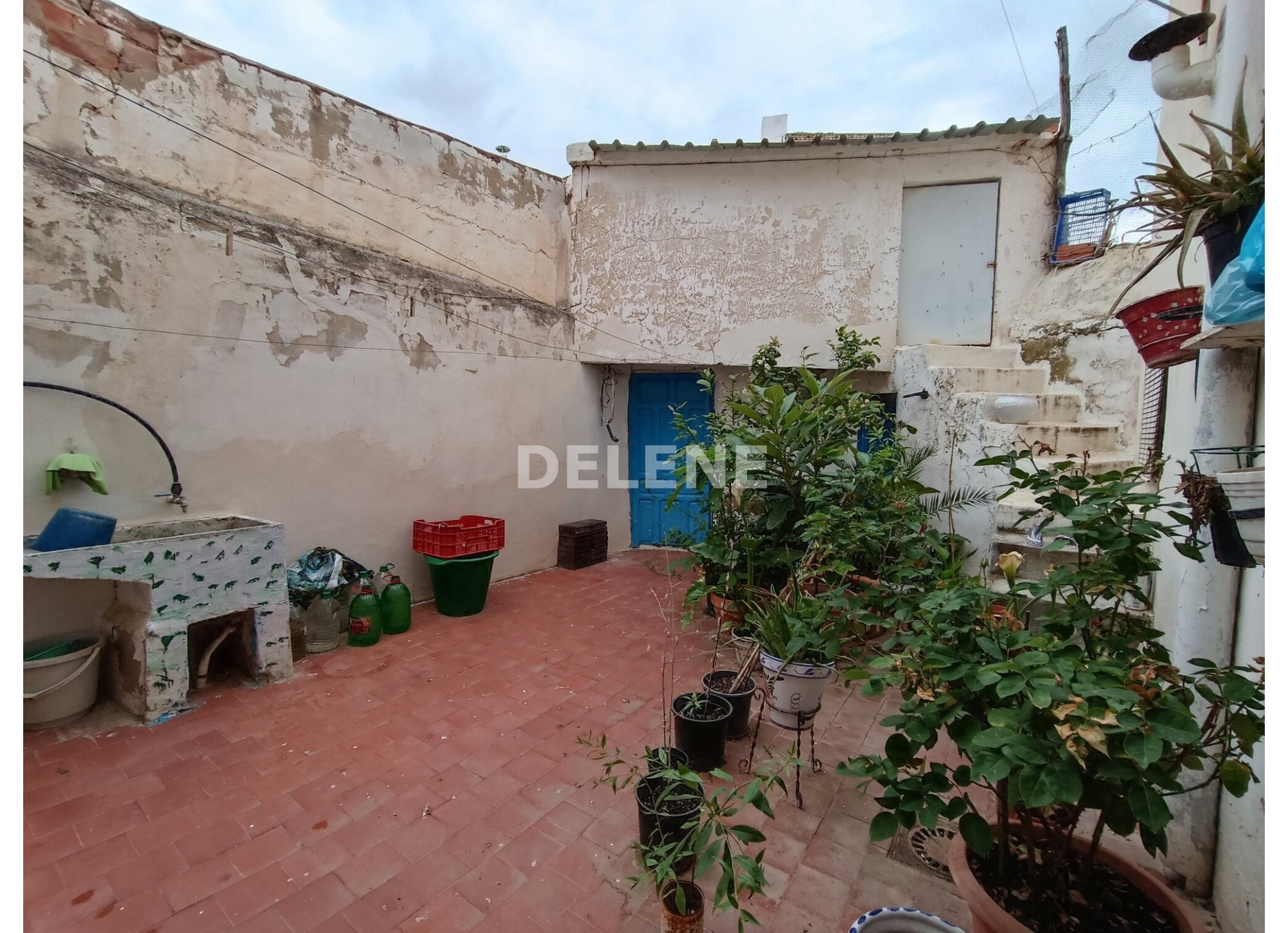 2784 CASA CON PATIO EN TOBARRA
