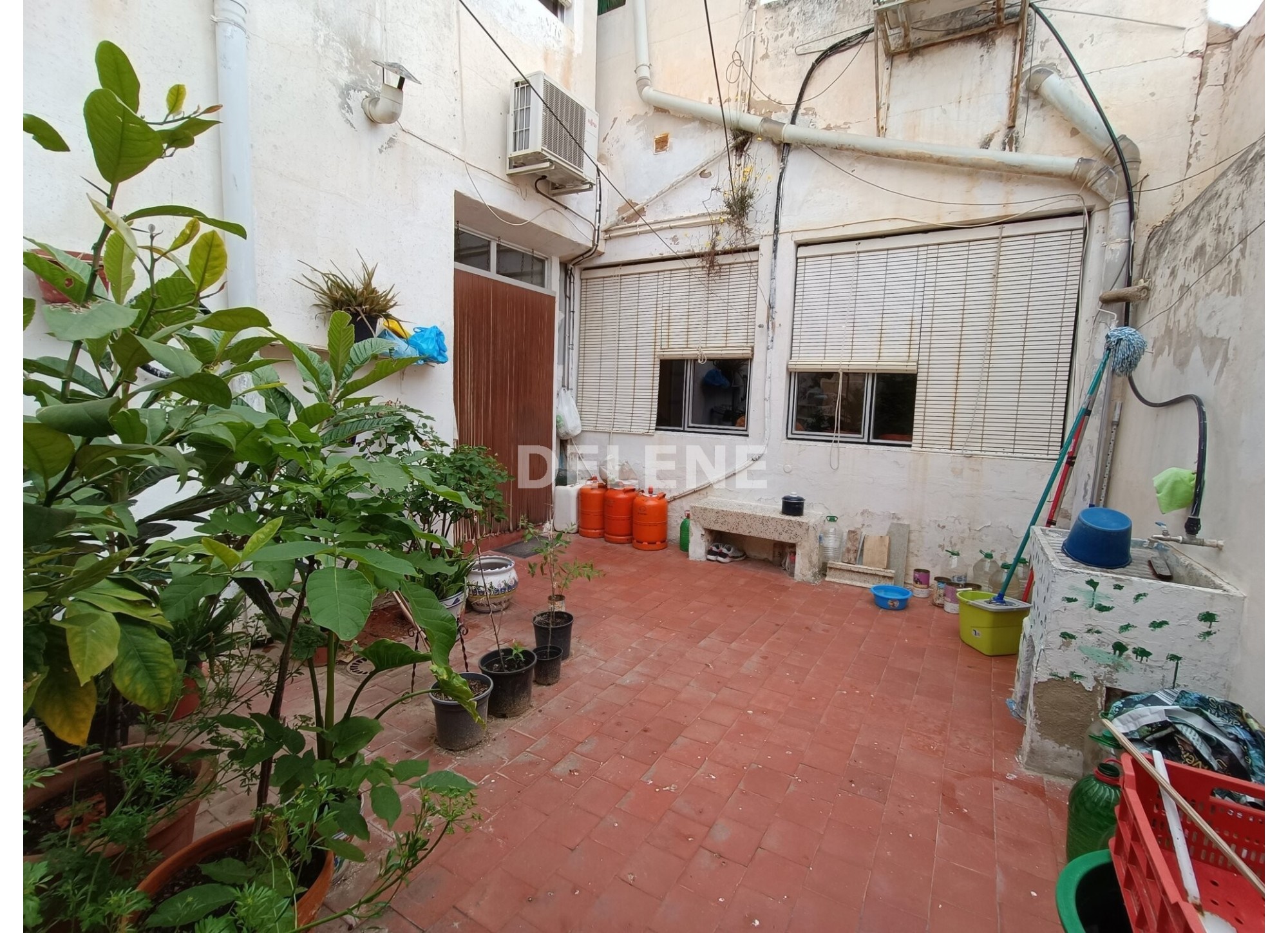 2784 CASA CON PATIO EN TOBARRA