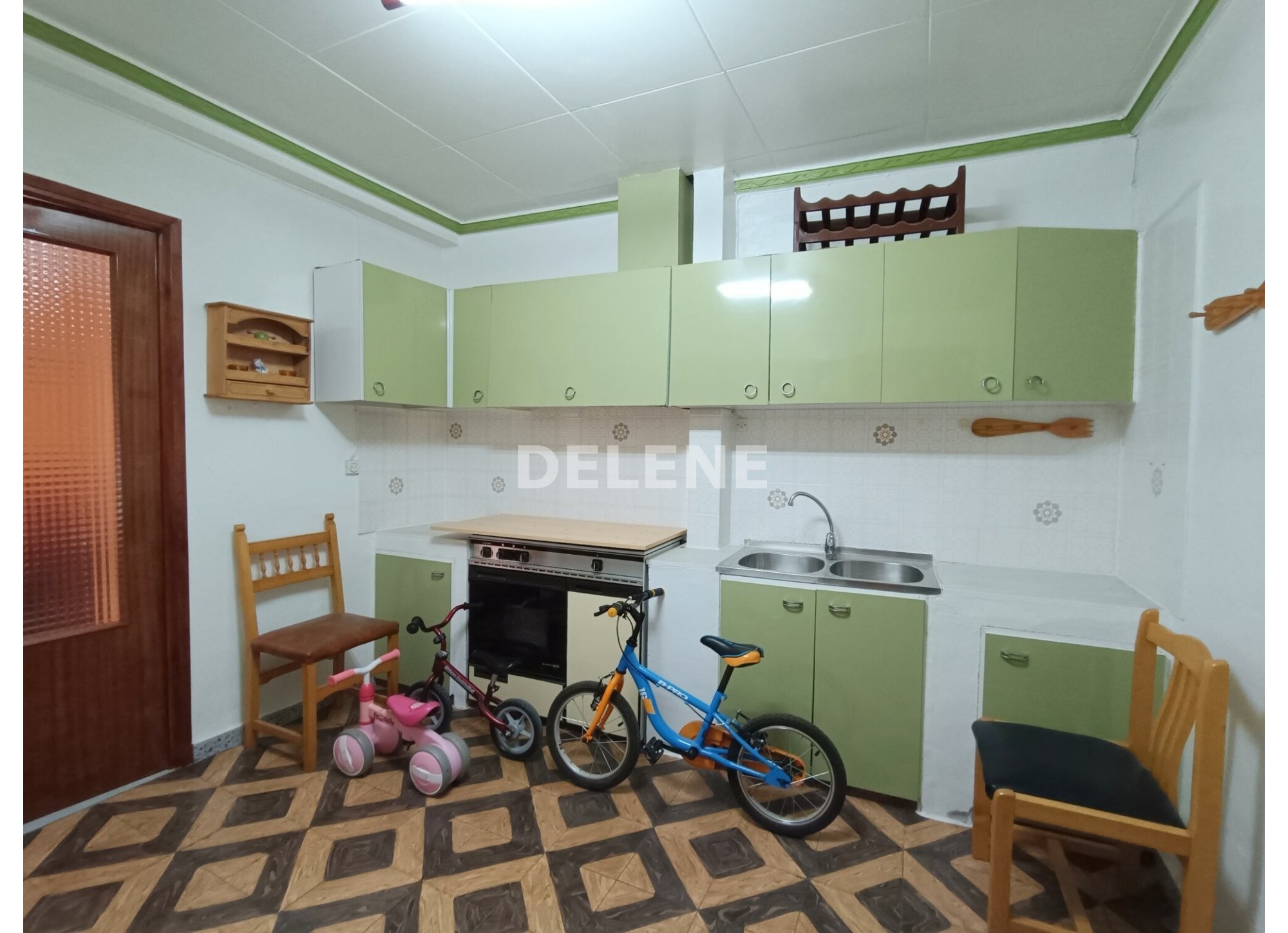 2784 CASA CON PATIO EN TOBARRA