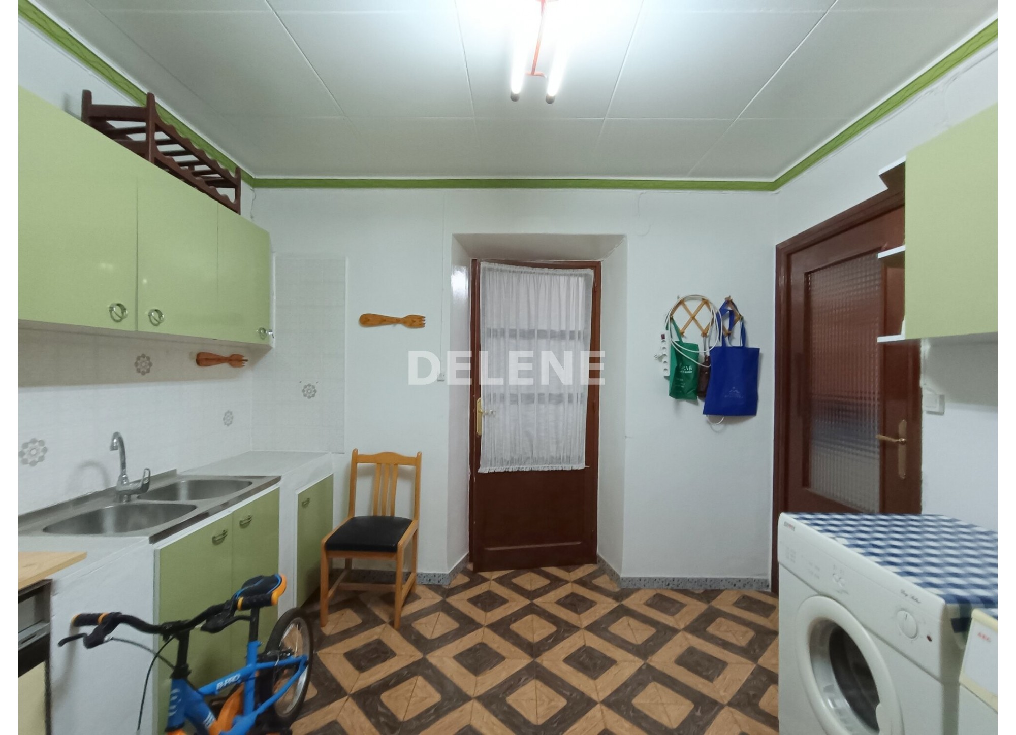 2784 CASA CON PATIO EN TOBARRA