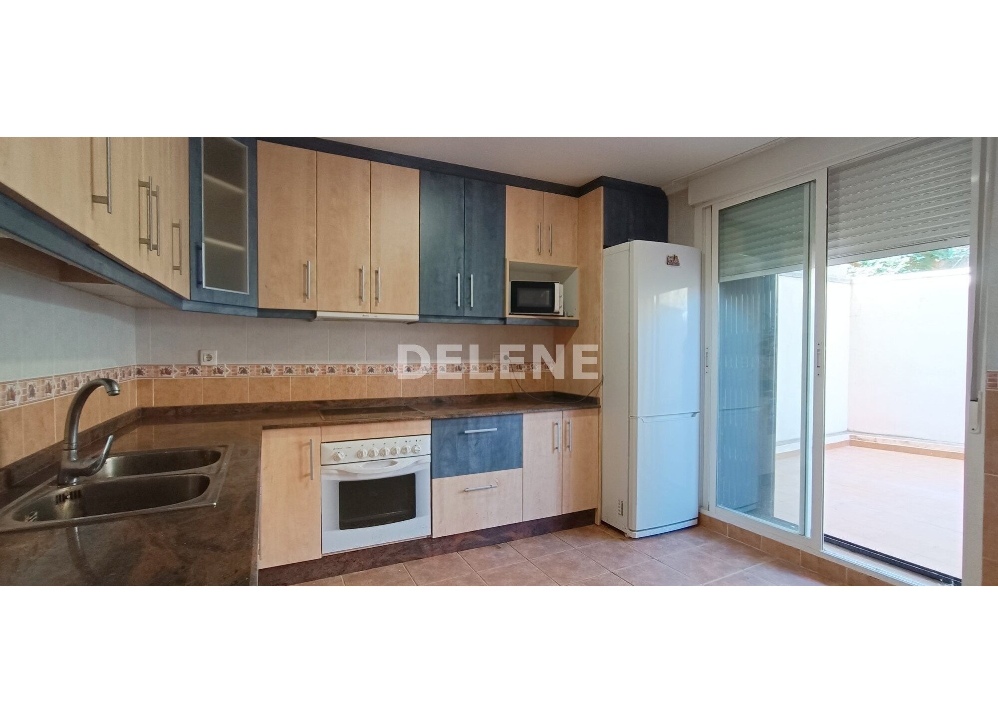 2793 ADOSADO CON PATIO Y GARAJE PRÓXIMO AVENIDA DE LA LIBERTAD