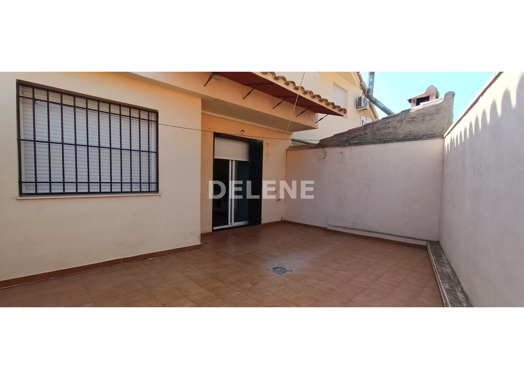 2793 ADOSADO CON PATIO Y GARAJE PRÓXIMO AVENIDA DE LA LIBERTAD