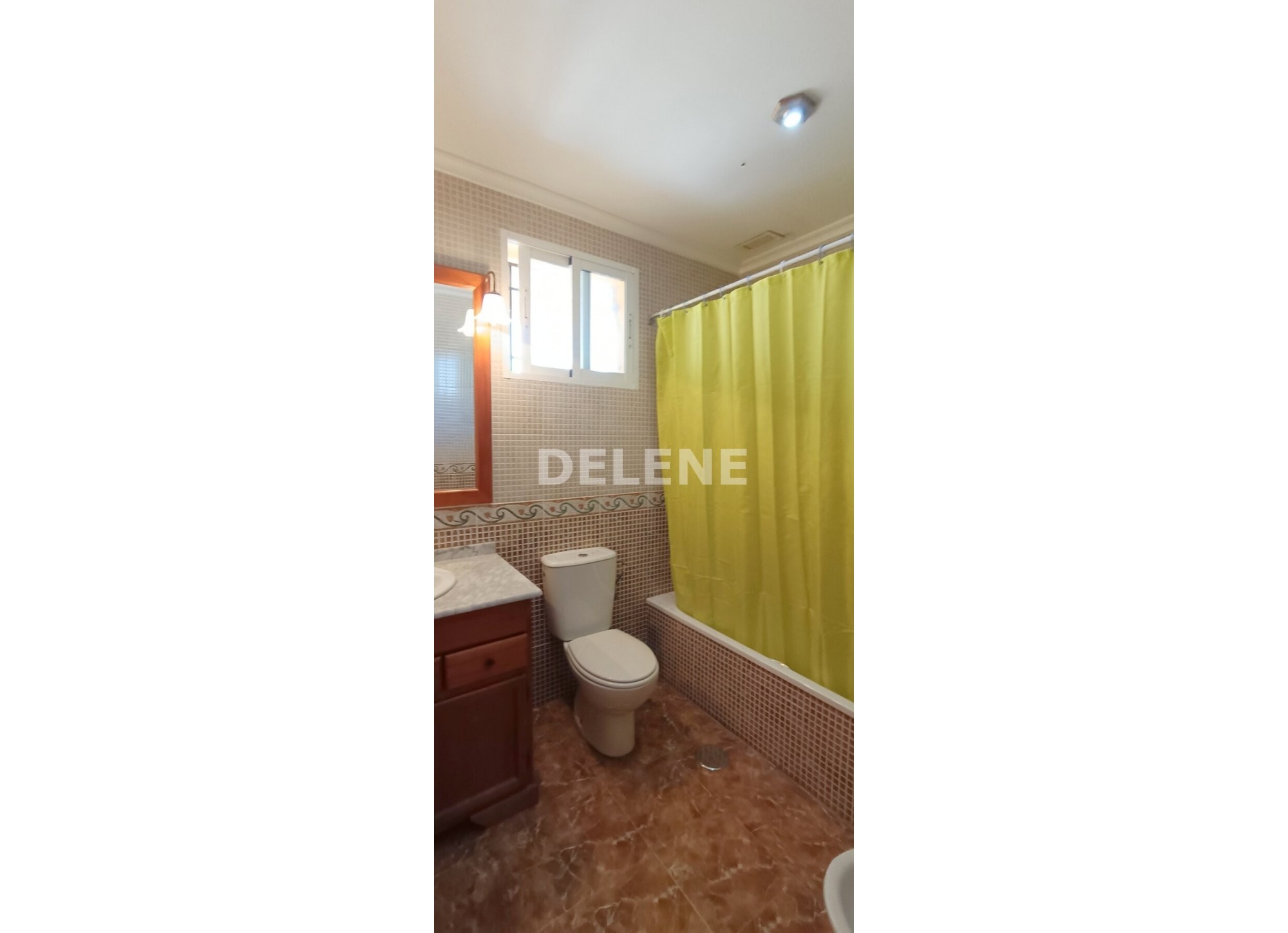 2793 ADOSADO CON PATIO Y GARAJE PRÓXIMO AVENIDA DE LA LIBERTAD