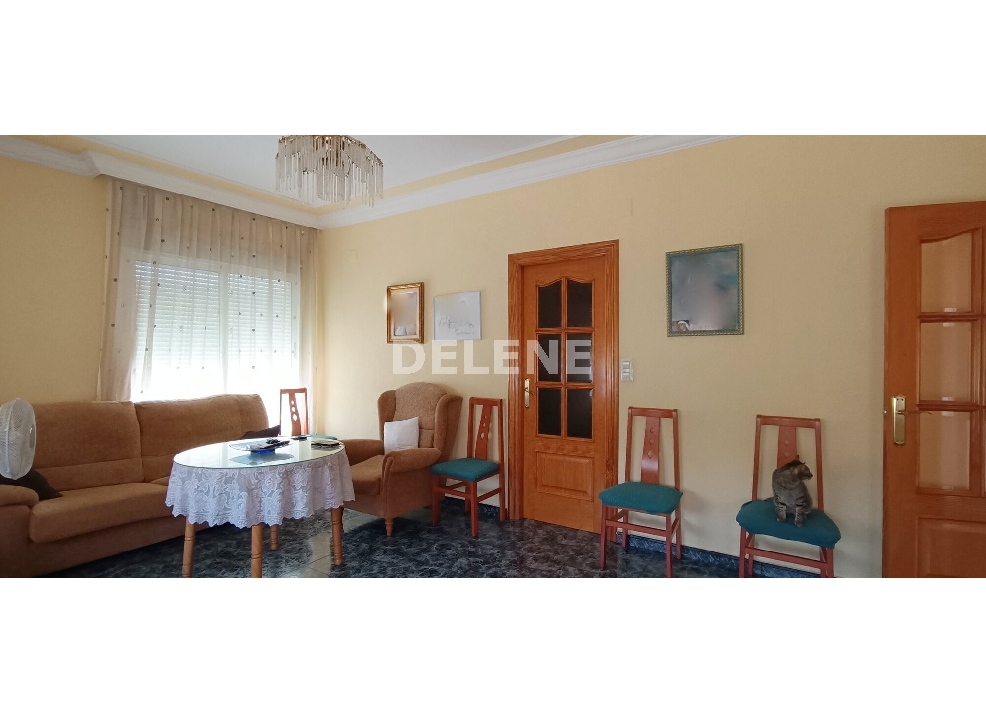 2796 CASA CON PATIO Y TERRENO, PRÓXIMA A AVENIDA DE LA CONSTITUCIÓN