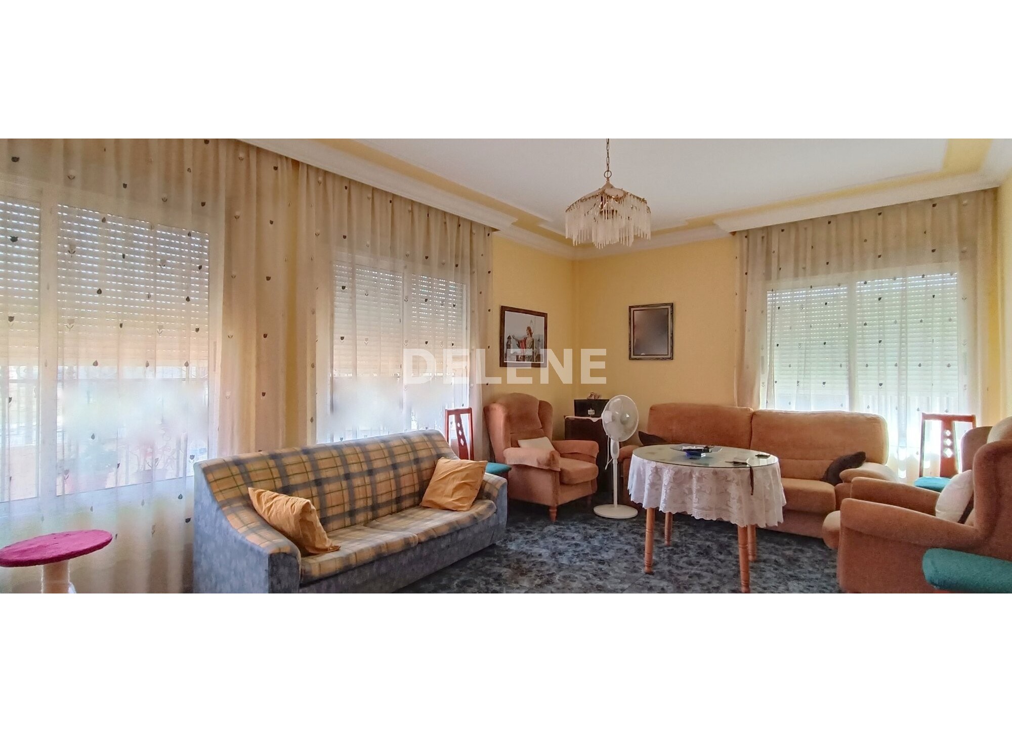 2796 CASA CON PATIO Y TERRENO, PRÓXIMA A AVENIDA DE LA CONSTITUCIÓN