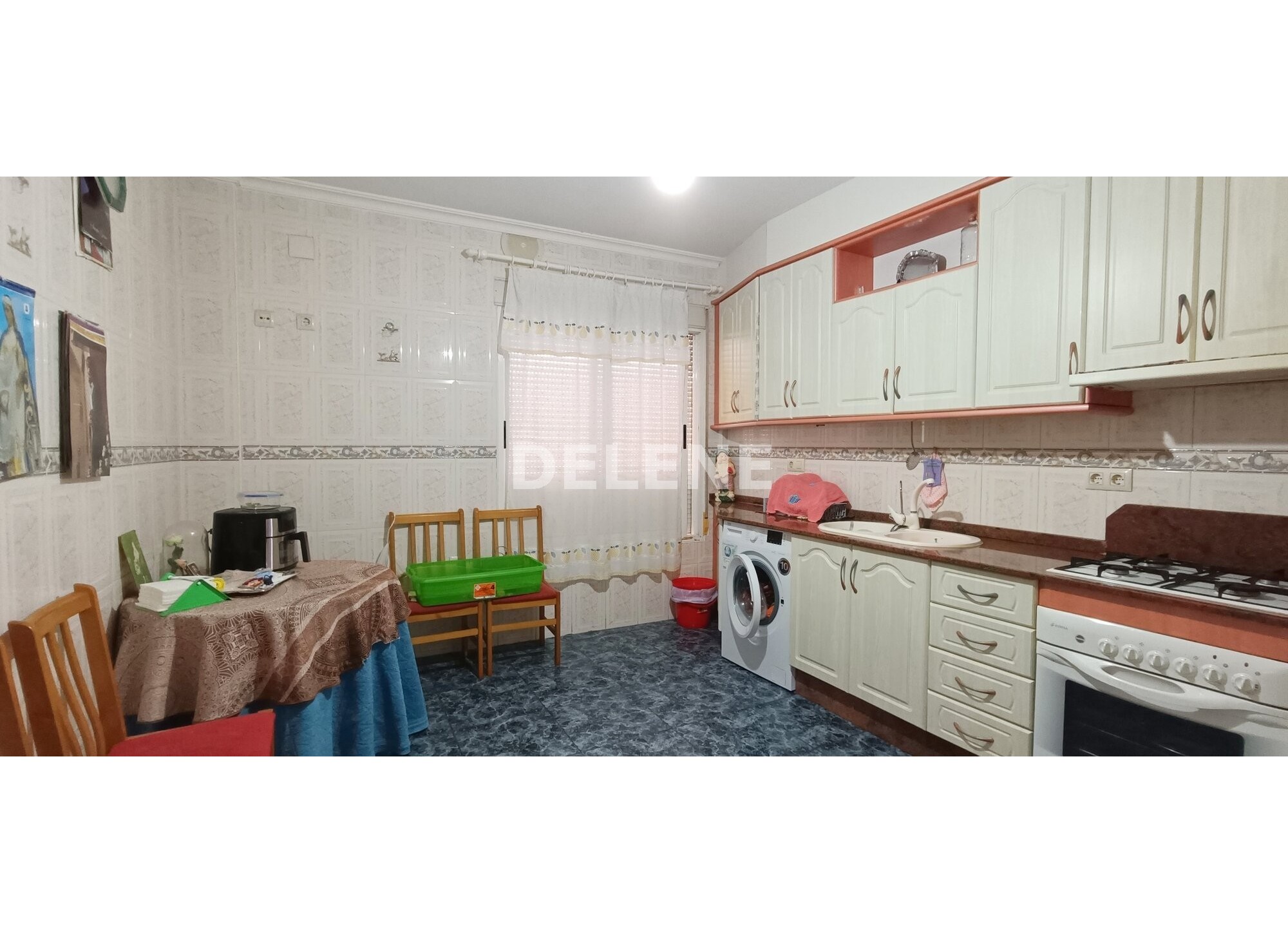 2796 CASA CON PATIO Y TERRENO, PRÓXIMA A AVENIDA DE LA CONSTITUCIÓN