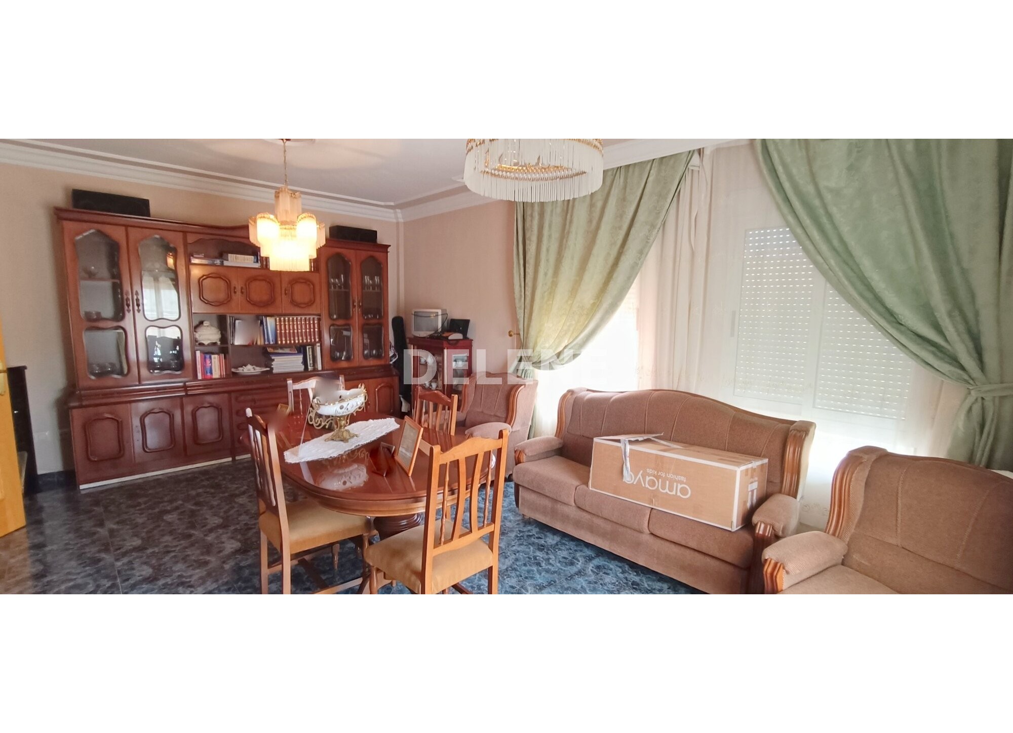 2796 CASA CON PATIO Y TERRENO, PRÓXIMA A AVENIDA DE LA CONSTITUCIÓN
