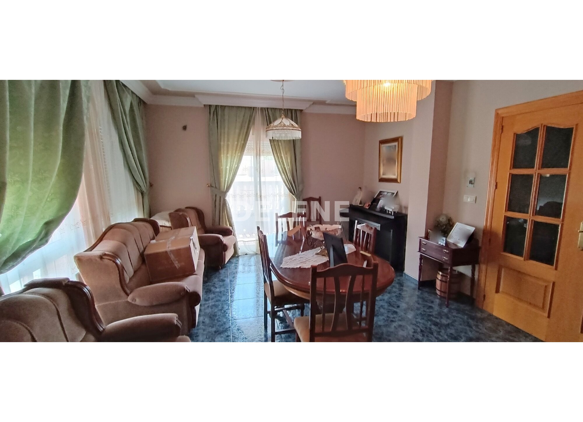 2796 CASA CON PATIO Y TERRENO, PRÓXIMA A AVENIDA DE LA CONSTITUCIÓN